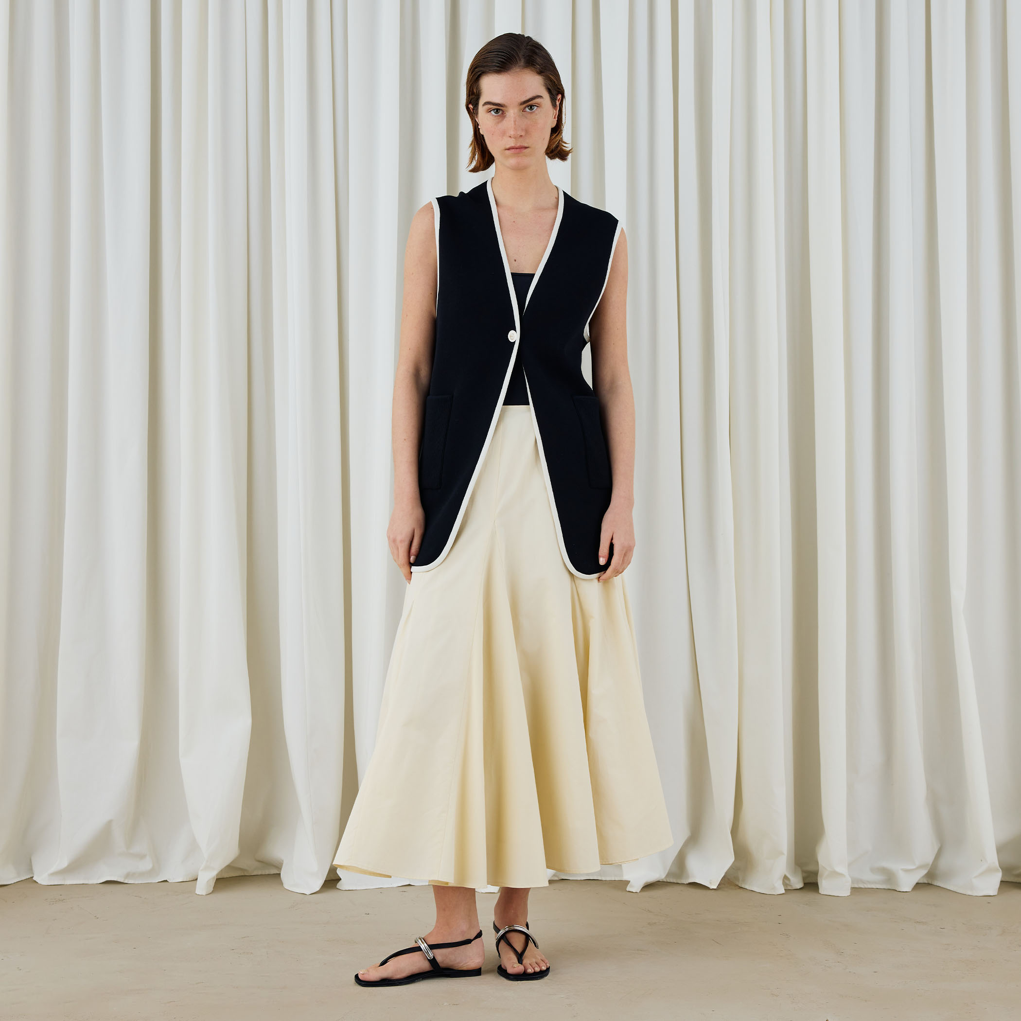 レーヨンナイロンダブルフェイス Vネックジレ｜トゥモローランド 公式通販