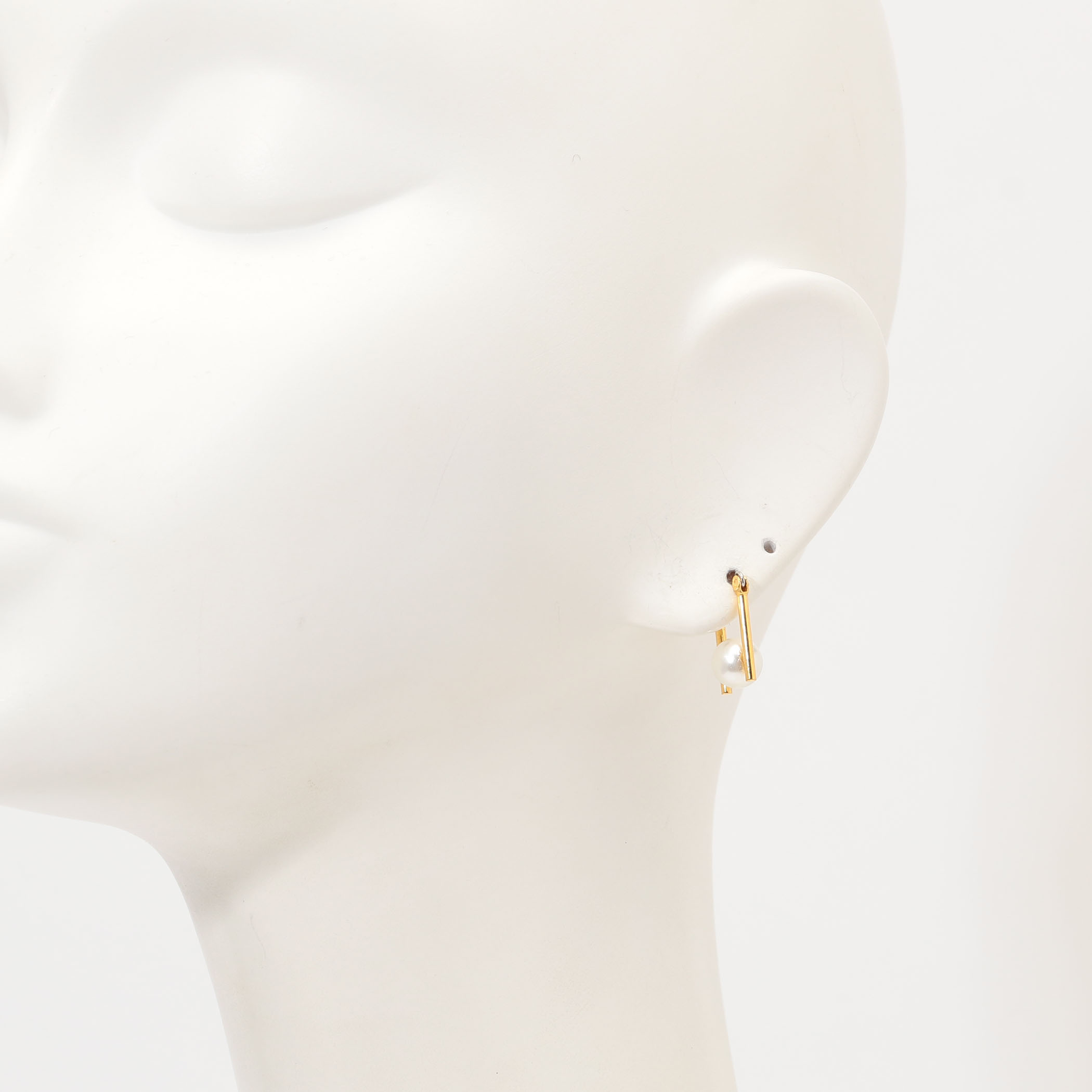 別注】januka×TOMORROWLAND パールコンビピアス｜トゥモローランド