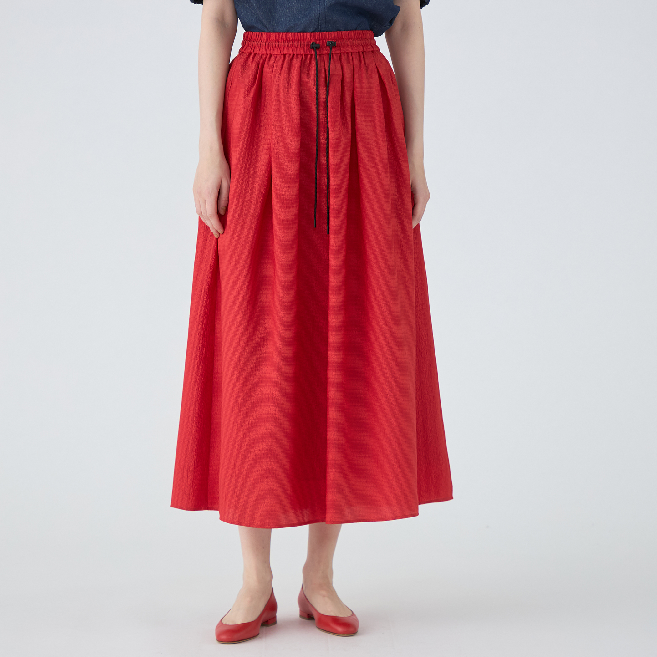 WEB限定】クレープサテン ギャザーロングスカート｜トゥモローランド