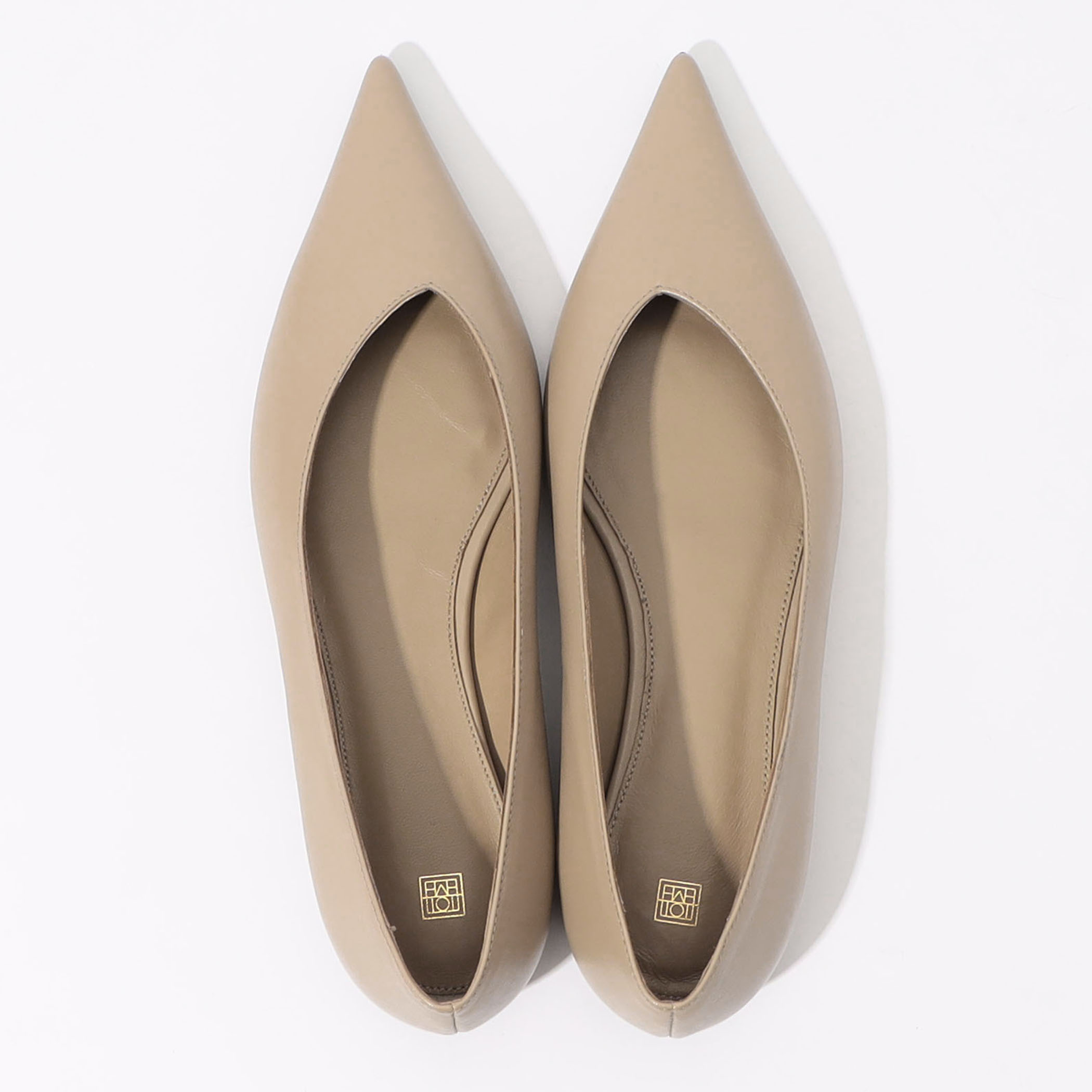 TOTEME ASYMMETRIC バレエシューズ|トゥモローランド 公式通販 TOTEME ASYMMETRIC バレエシューズ|トゥモローランド 公式通販