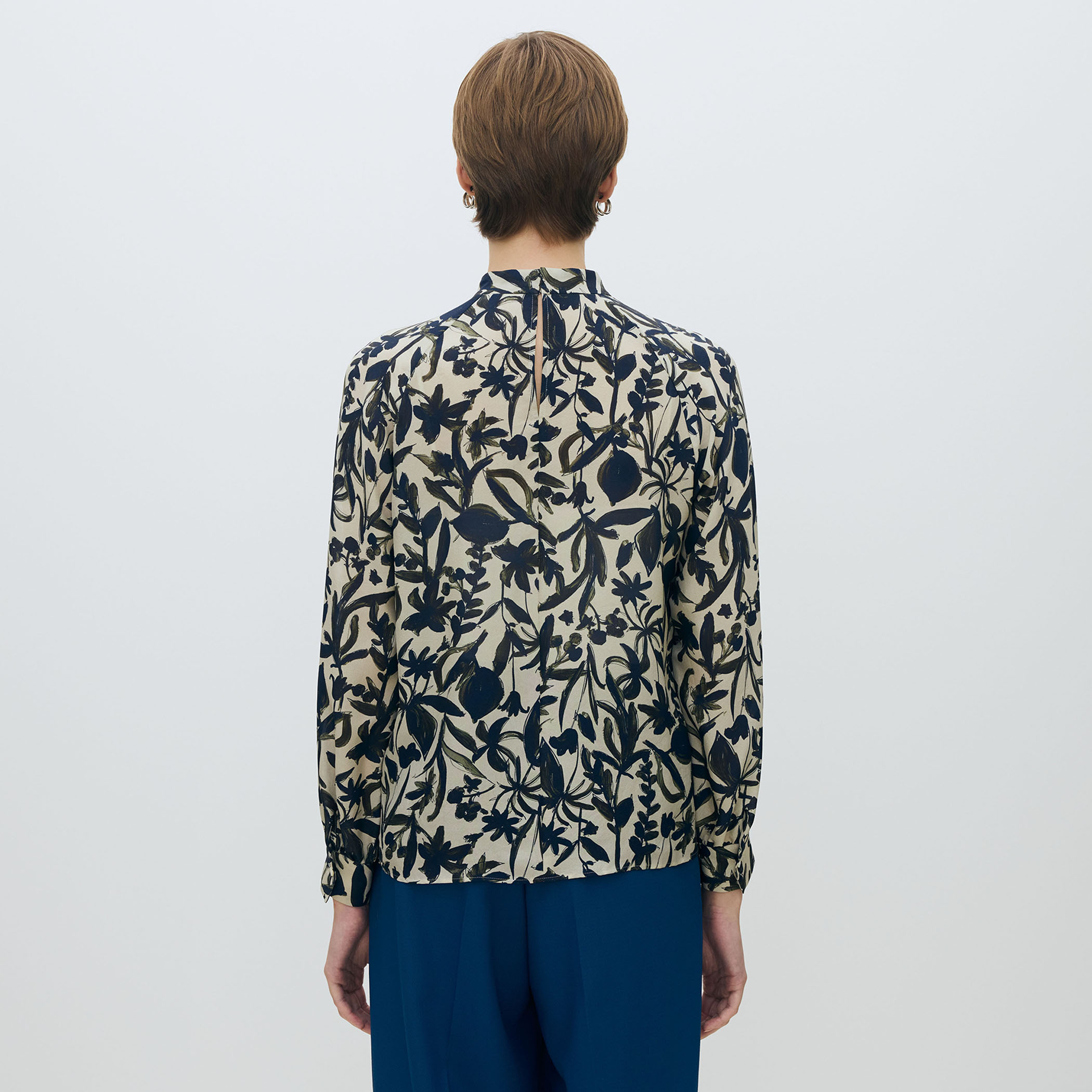 ホヤリーフプリント フロントタイブラウス｜トゥモローランド 公式通販