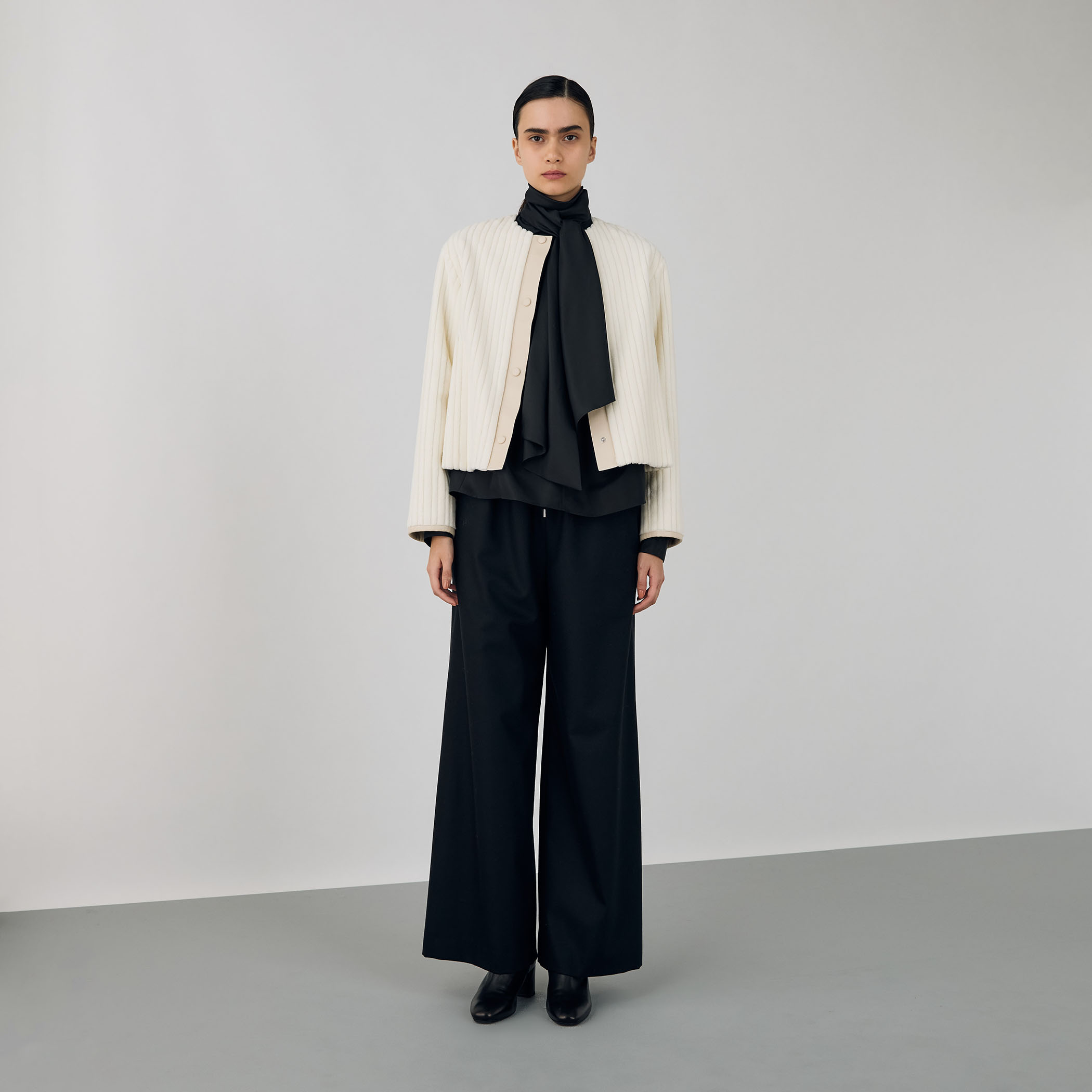 ワイドリッジパイル クルーネックブルゾン｜トゥモローランド