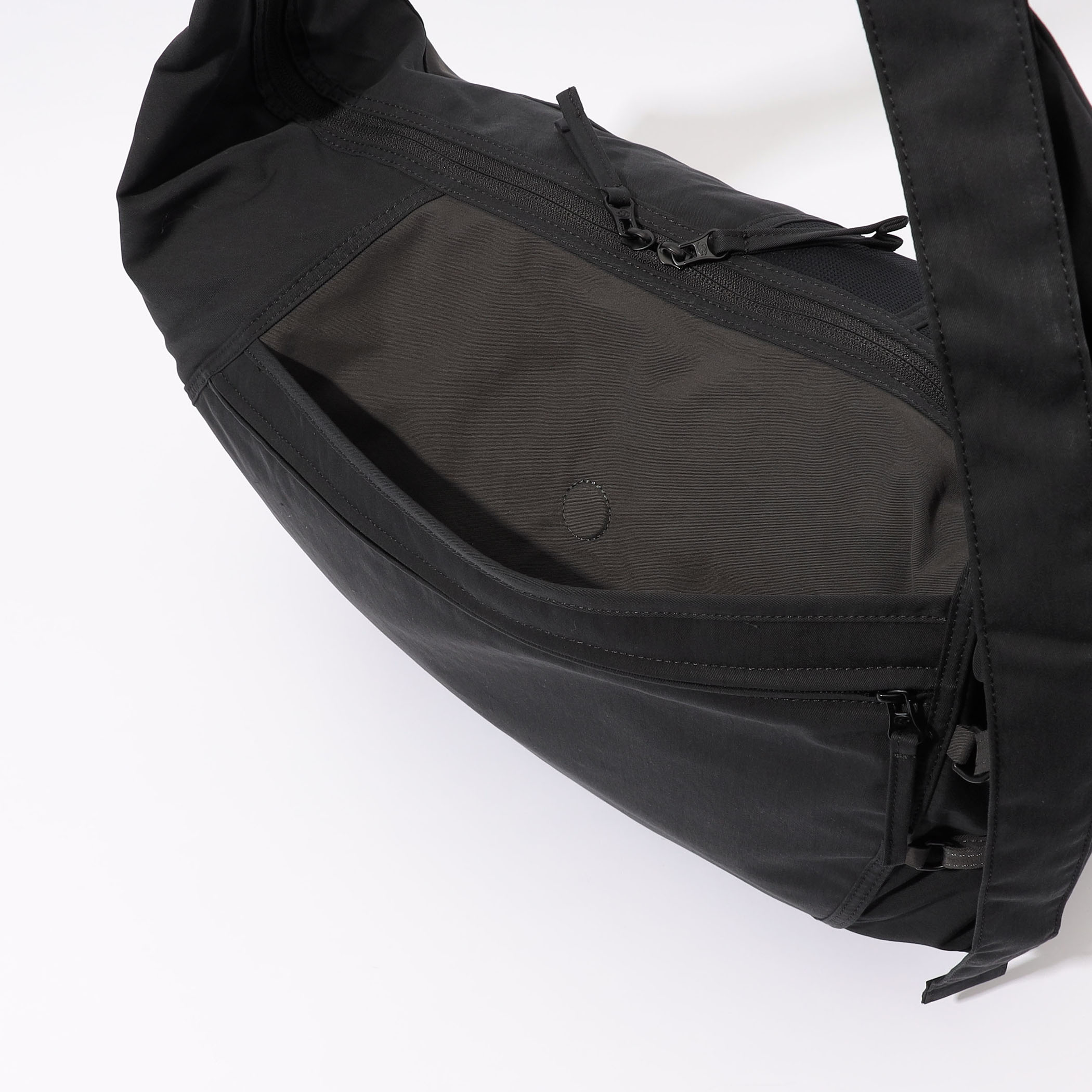 SAN SAN GEAR CROSS BODY BAG｜トゥモローランド 公式通販