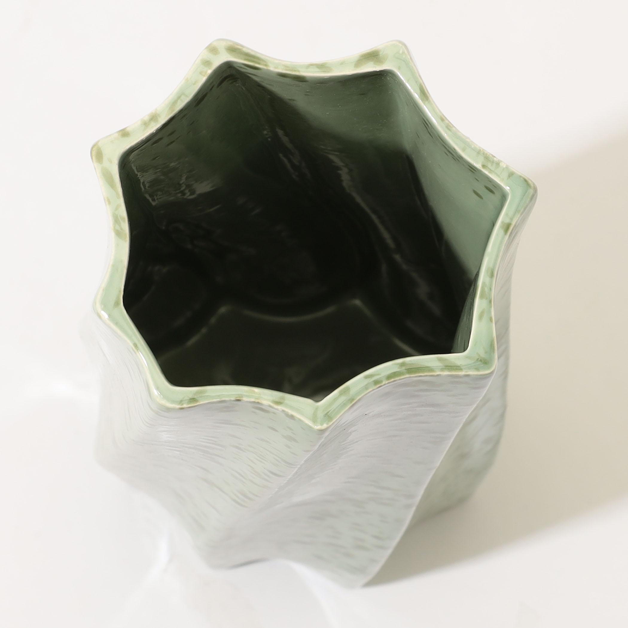 URBAN NATURE CULTURE ベース｜トゥモローランド 公式サイト