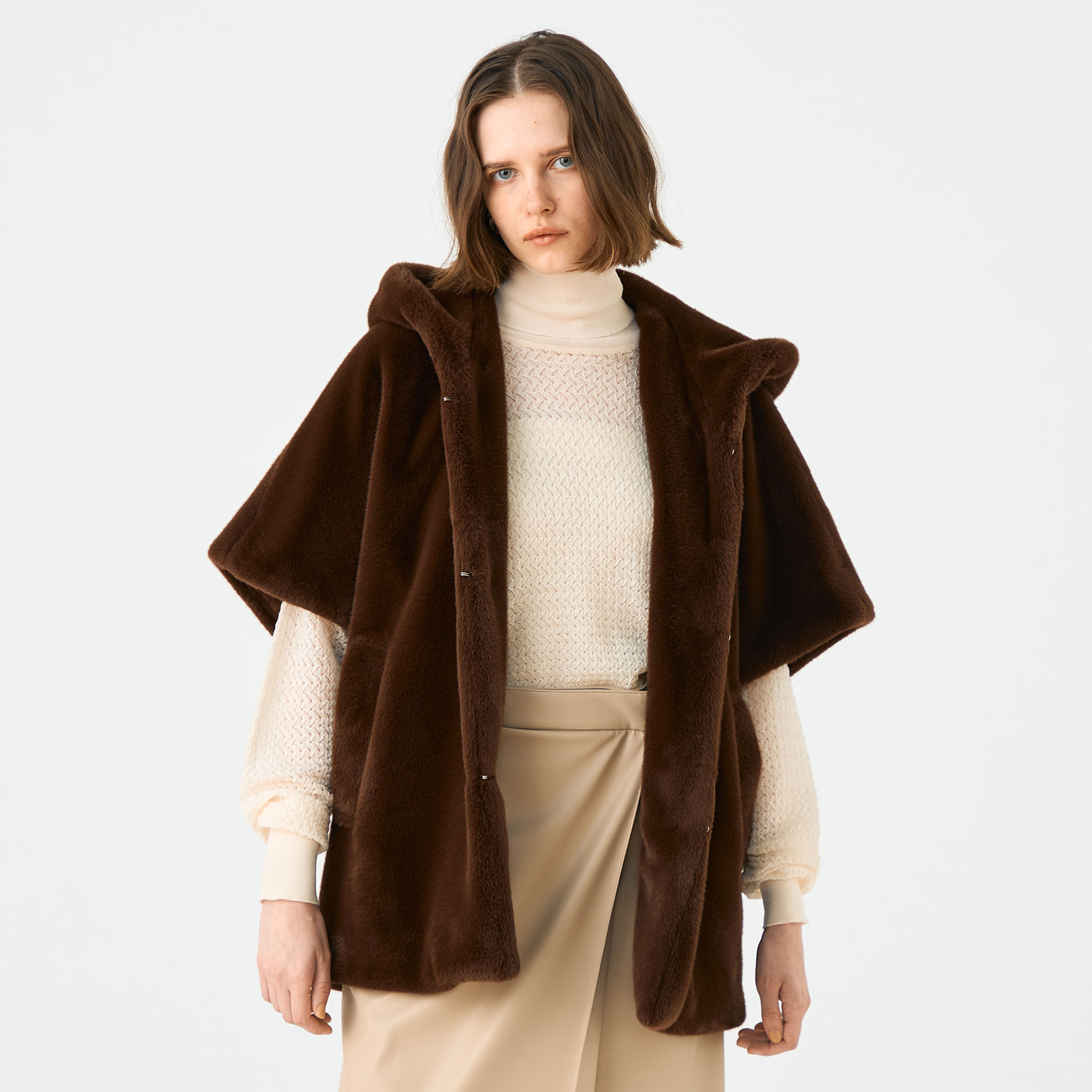 スムースファー フーディーポンチョ｜トゥモローランド 公式通販