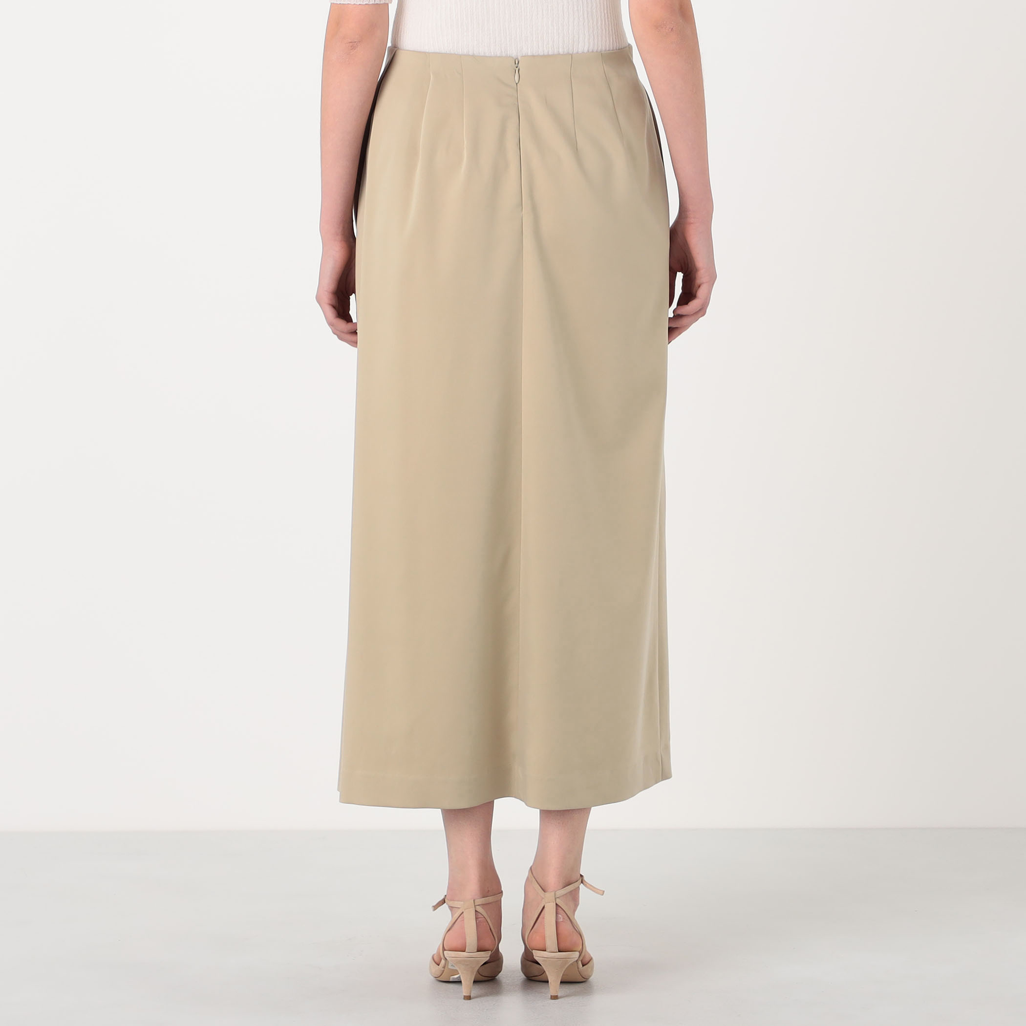 キュプラサテンストレッチ ランダムタックスカート｜トゥモローランド