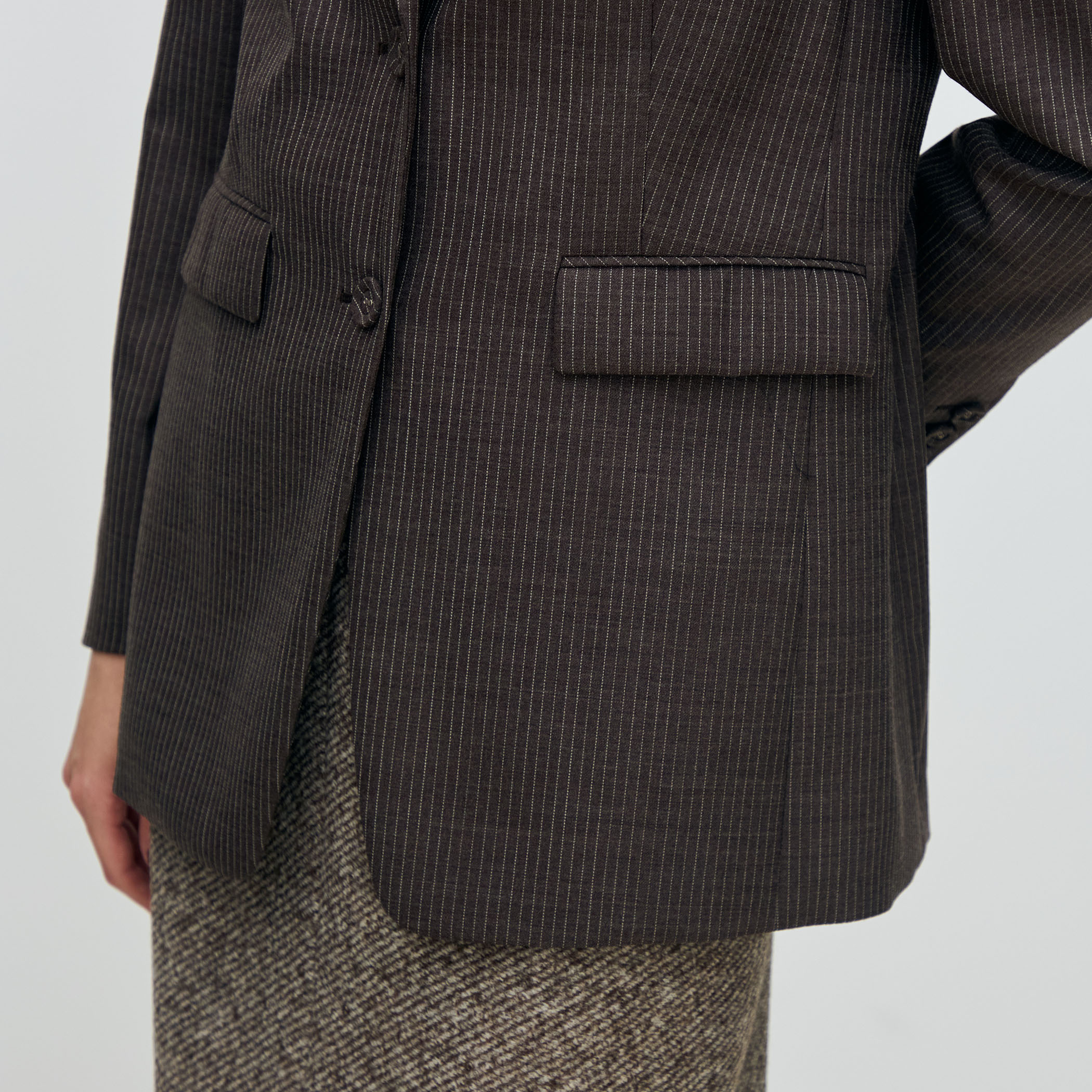 新品未使用⭐︎五大陸⭐︎ シャドーストライプ2Bテーラードジャケット ブラウン アウトレット】黒シャドーストライプ テーラードジャケット