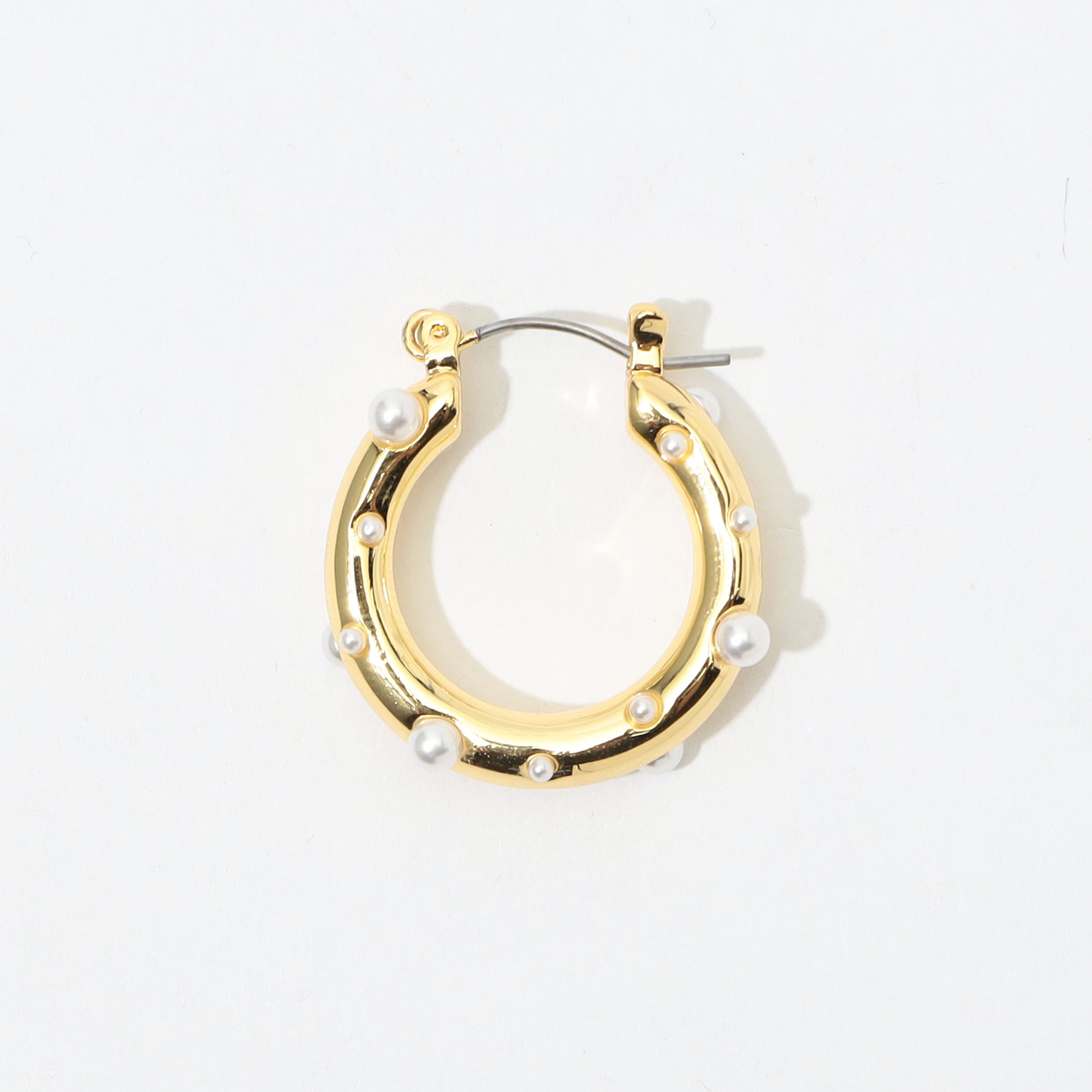 Kenneth Jay Lane Bridge Wire Hoops ピアス｜トゥモローランド 公式通販