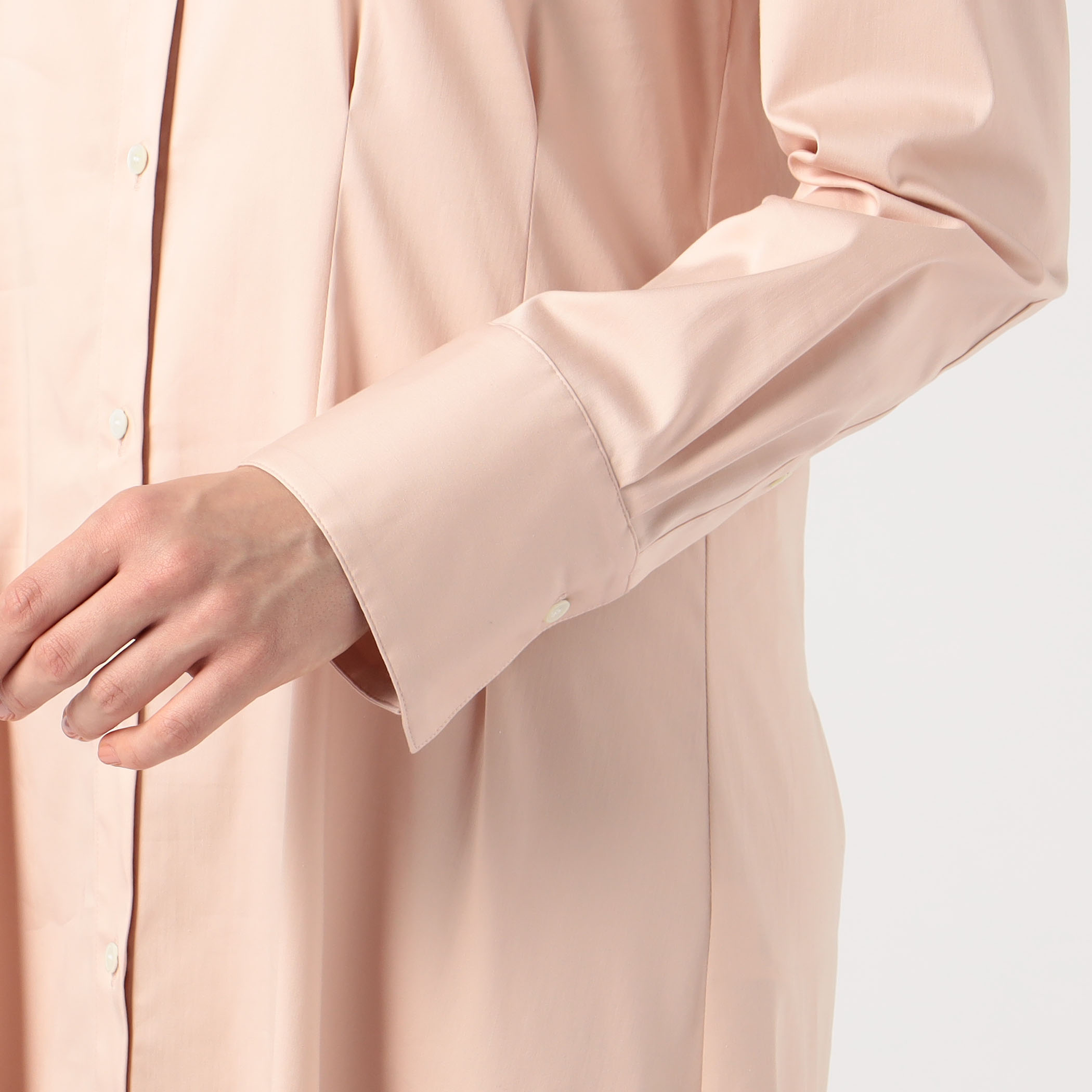ソフトストレッチサテン ロングシャツワンピース｜トゥモローランド