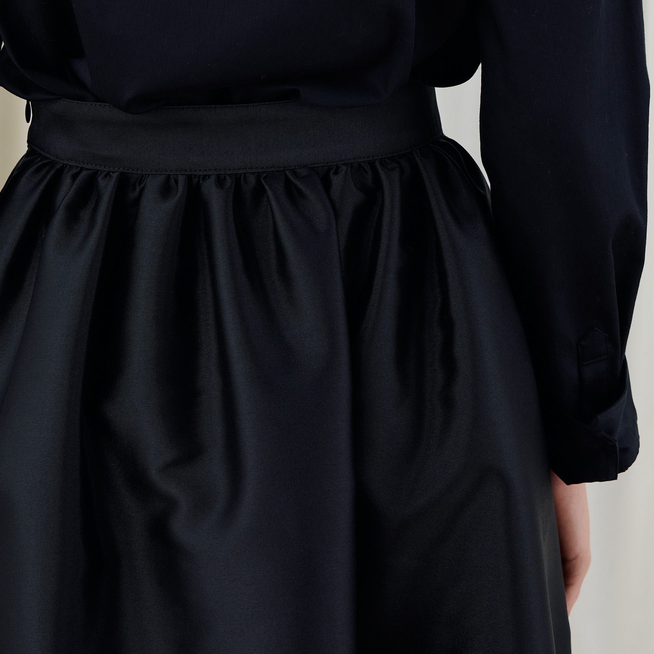 シルクポリエステルツイル ギャザーロングスカート｜トゥモローランド