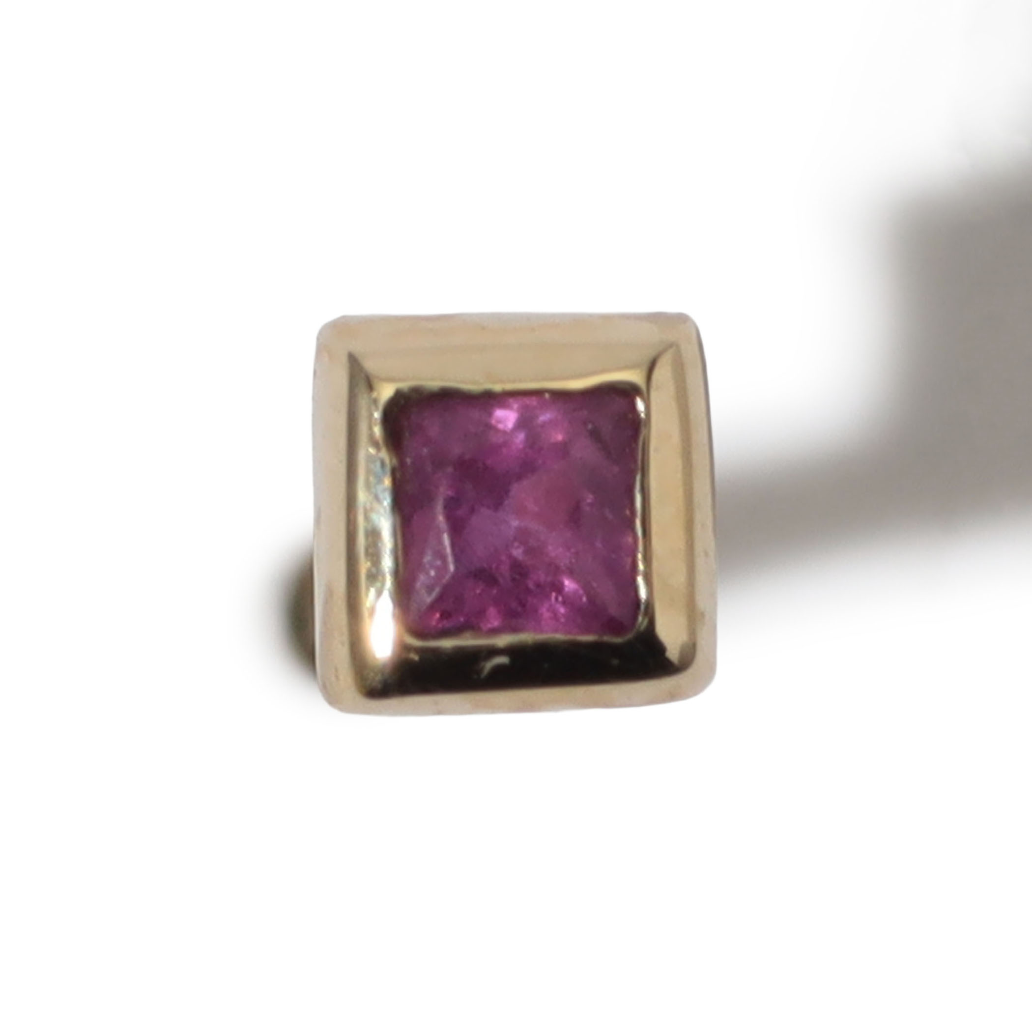 Metier Mini Bezel Set Princess Gemstone Studs 片耳ピアス