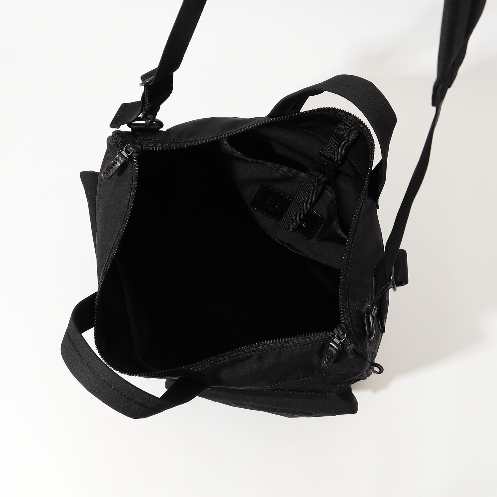 AMIACALVA Gabardine helmetbag ヘルメットバッグ｜トゥモローランド