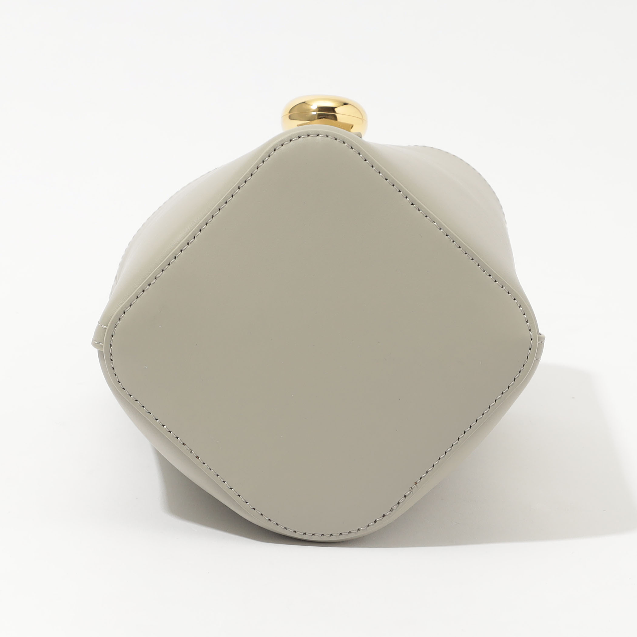 LOEWE PEBBLE BUCKET MINI｜トゥモローランド 公式サイト