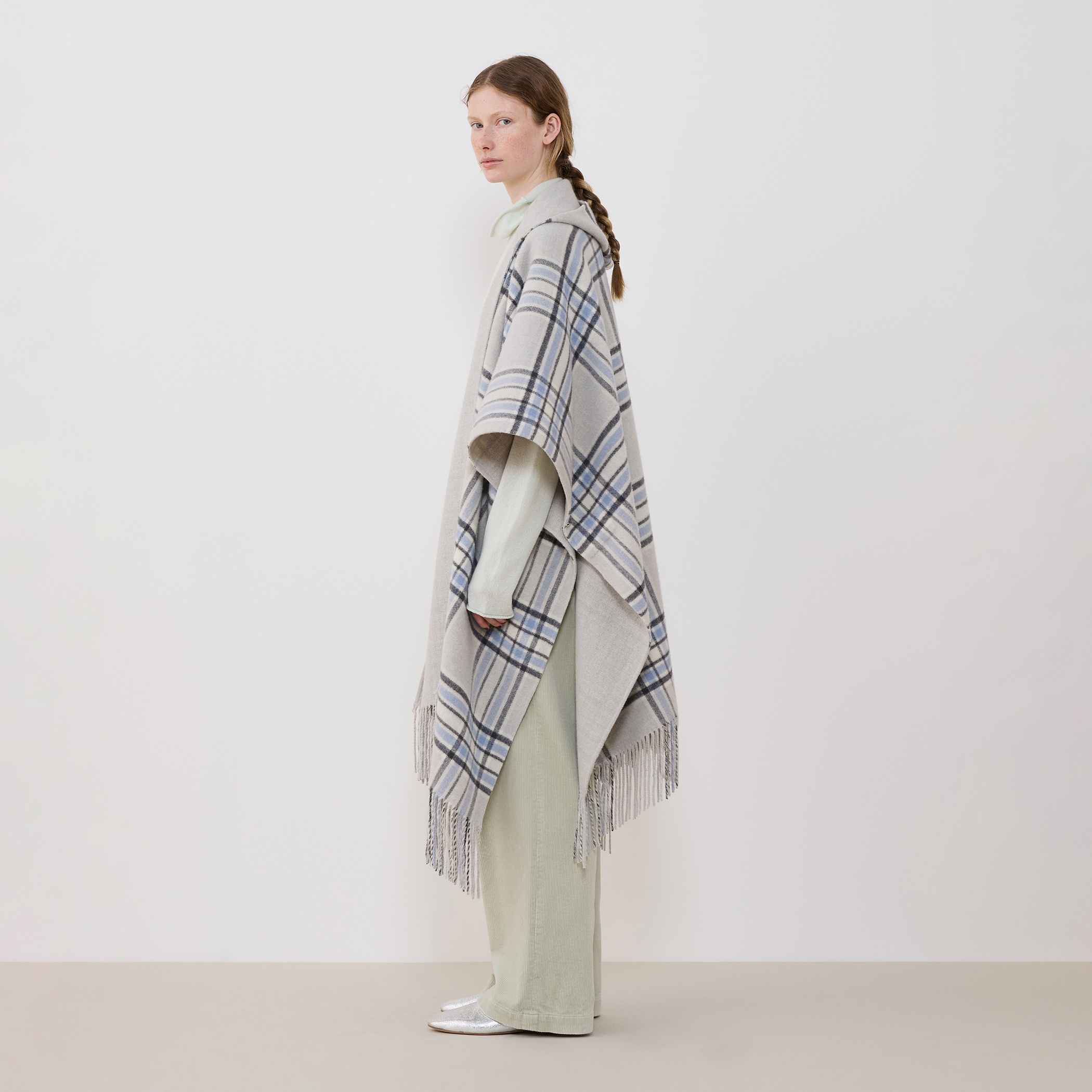 リバーブランケット フーテッドポンチョ｜トゥモローランド 公式通販