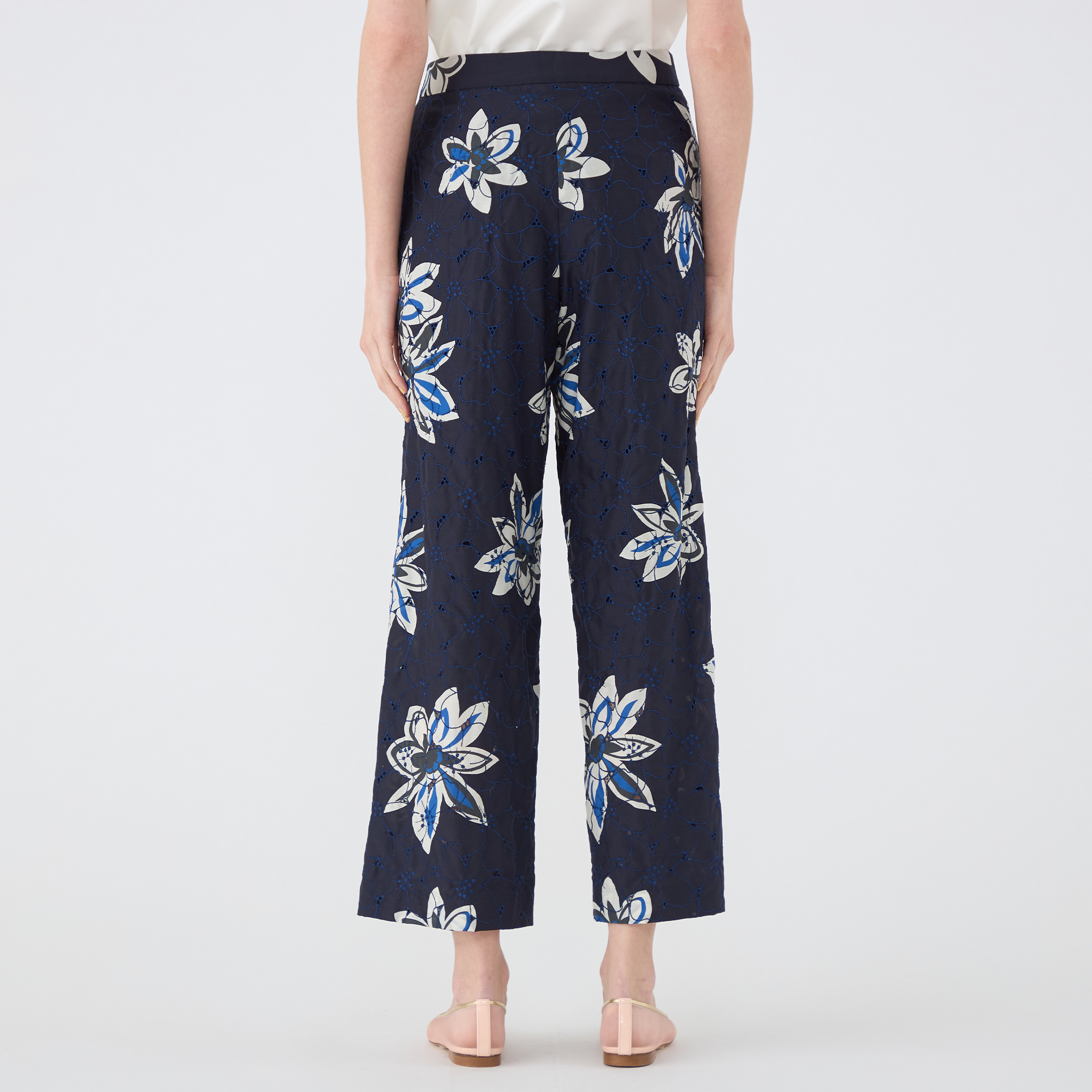 アイレットプルメリア ワイドストレートパンツ｜トゥモローランド 公式通販