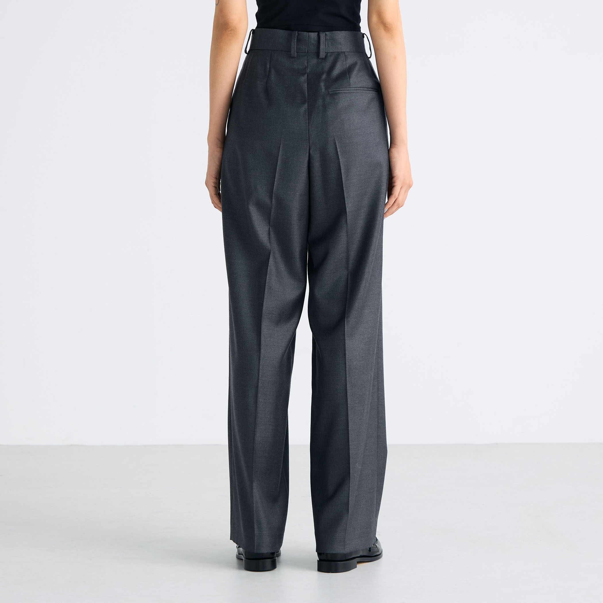 Super130's Loro Piana テーパードスラックス｜トゥモローランド 公式通販