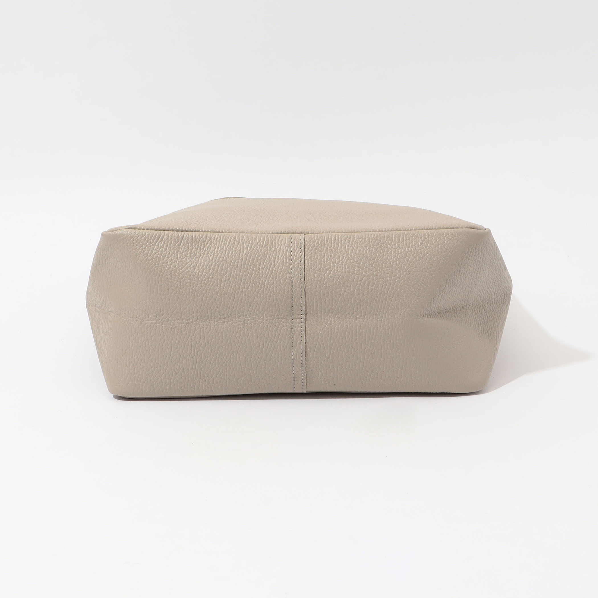 YOUNG&OLSEN EMBOSSED LEATHER TOTE BAG｜トゥモローランド 公式通販