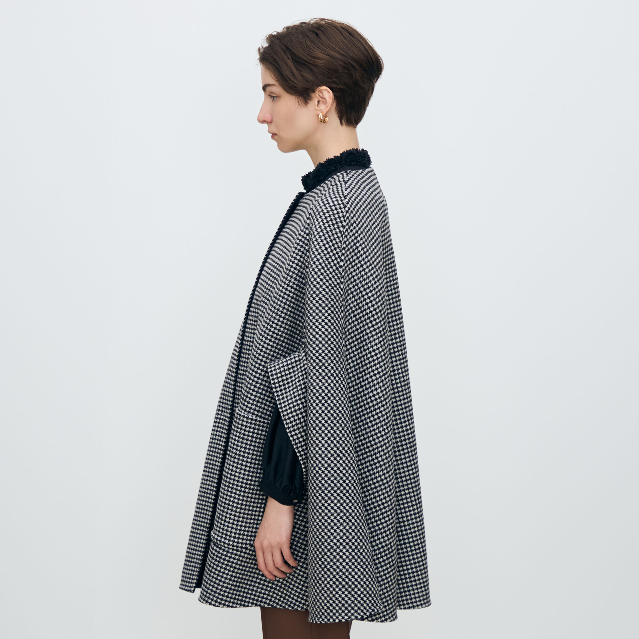 スーパーダブルフェイス リバーシブルマントコート｜トゥモローランド