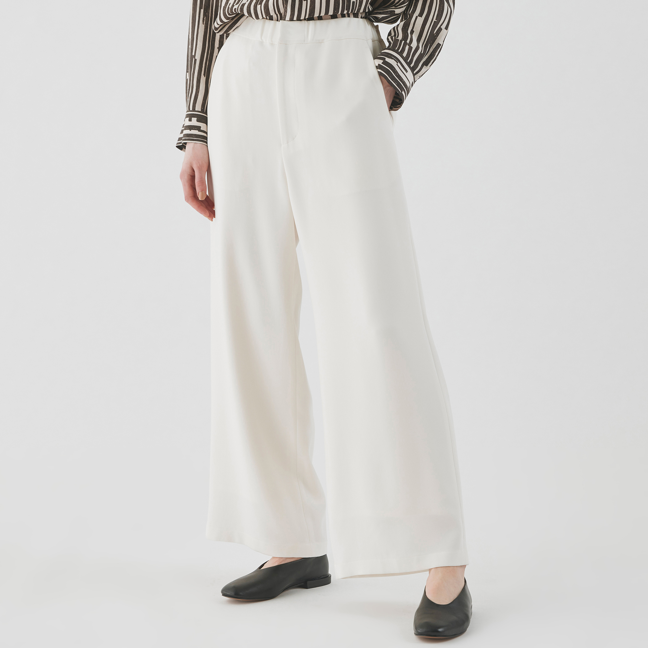 □ダブルクロス イージーセミワイドパンツ｜トゥモローランド 公式通販