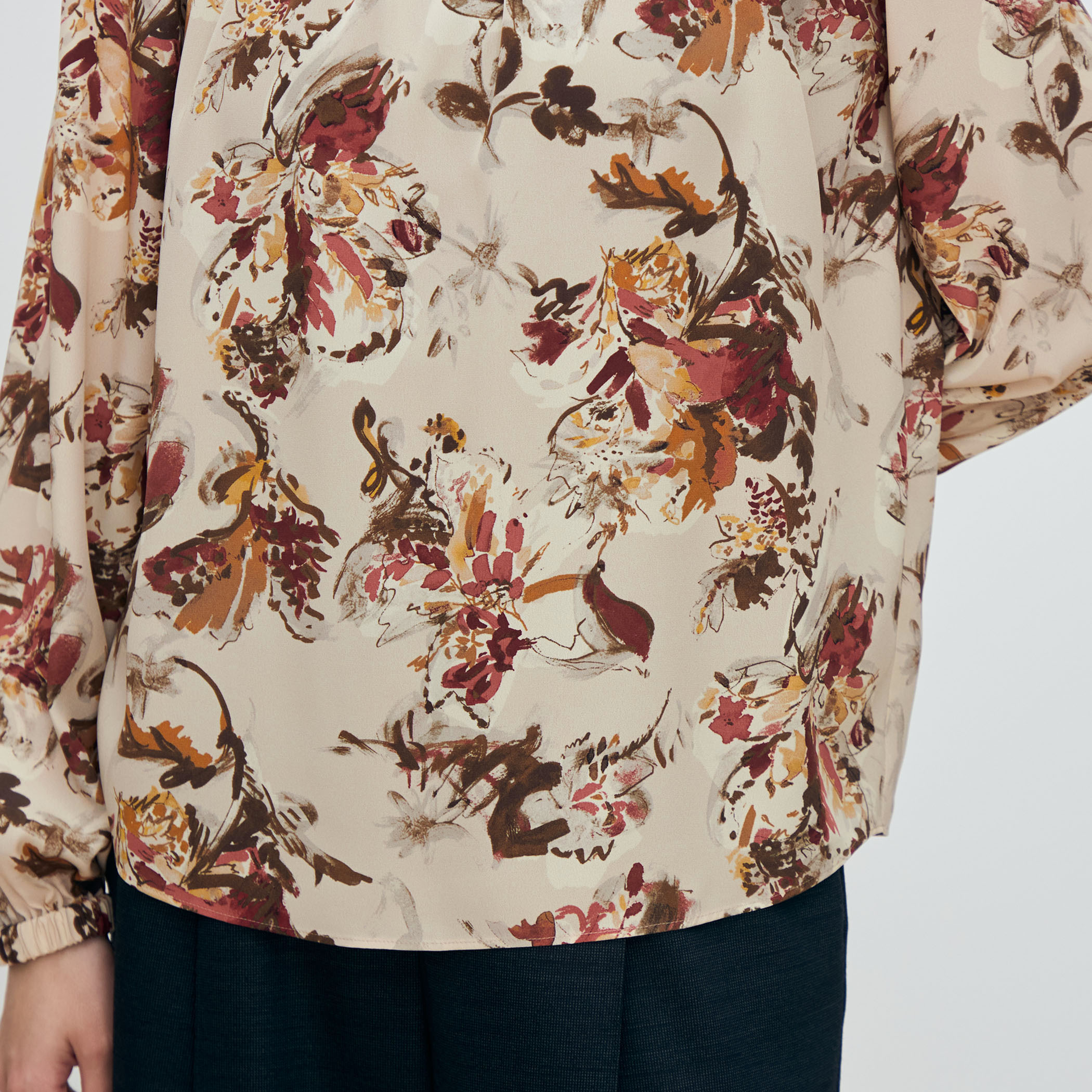 オータムガーデンプリント ネックギャザーブラウス｜トゥモローランド