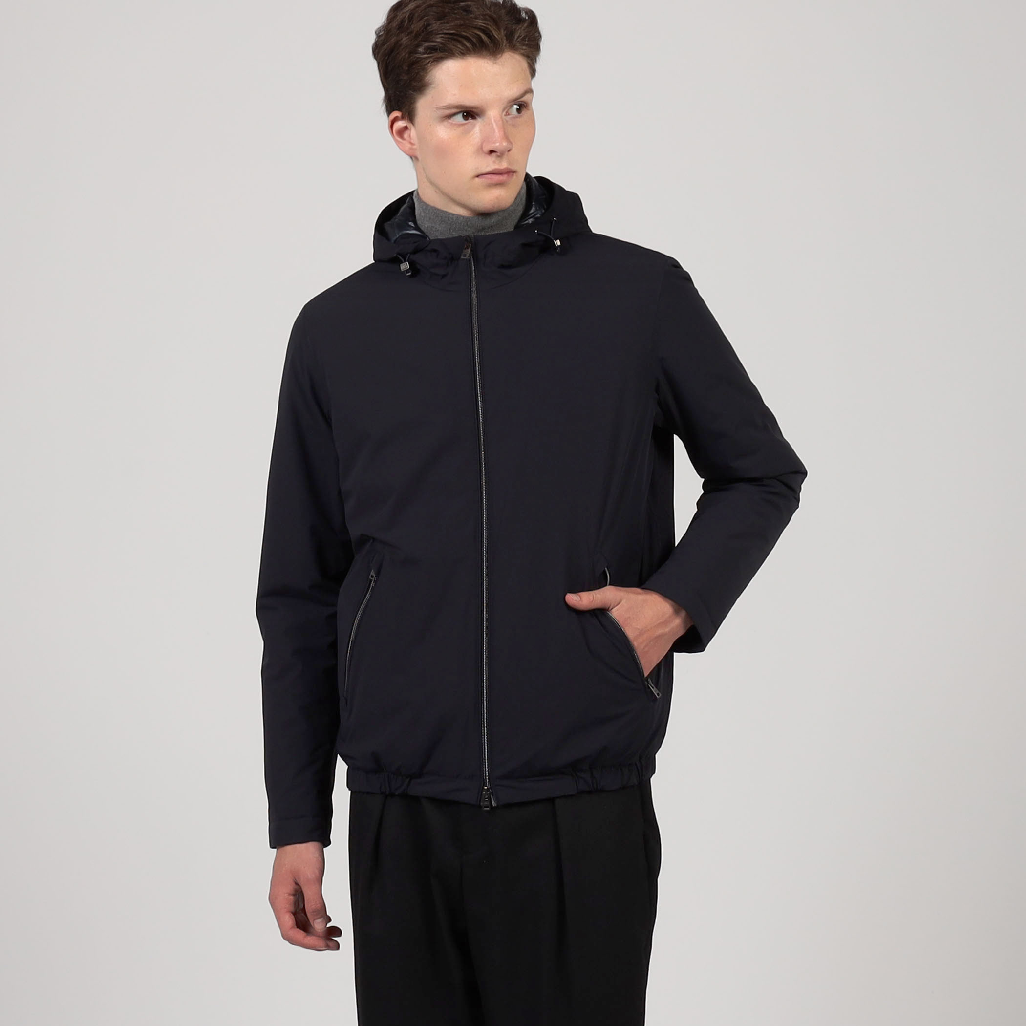 【ほぼ新品】HERNO Laminarストレッチマットナイロンフーデットブルゾン HERNO ナイロンストレッチ フーデット ブルゾン