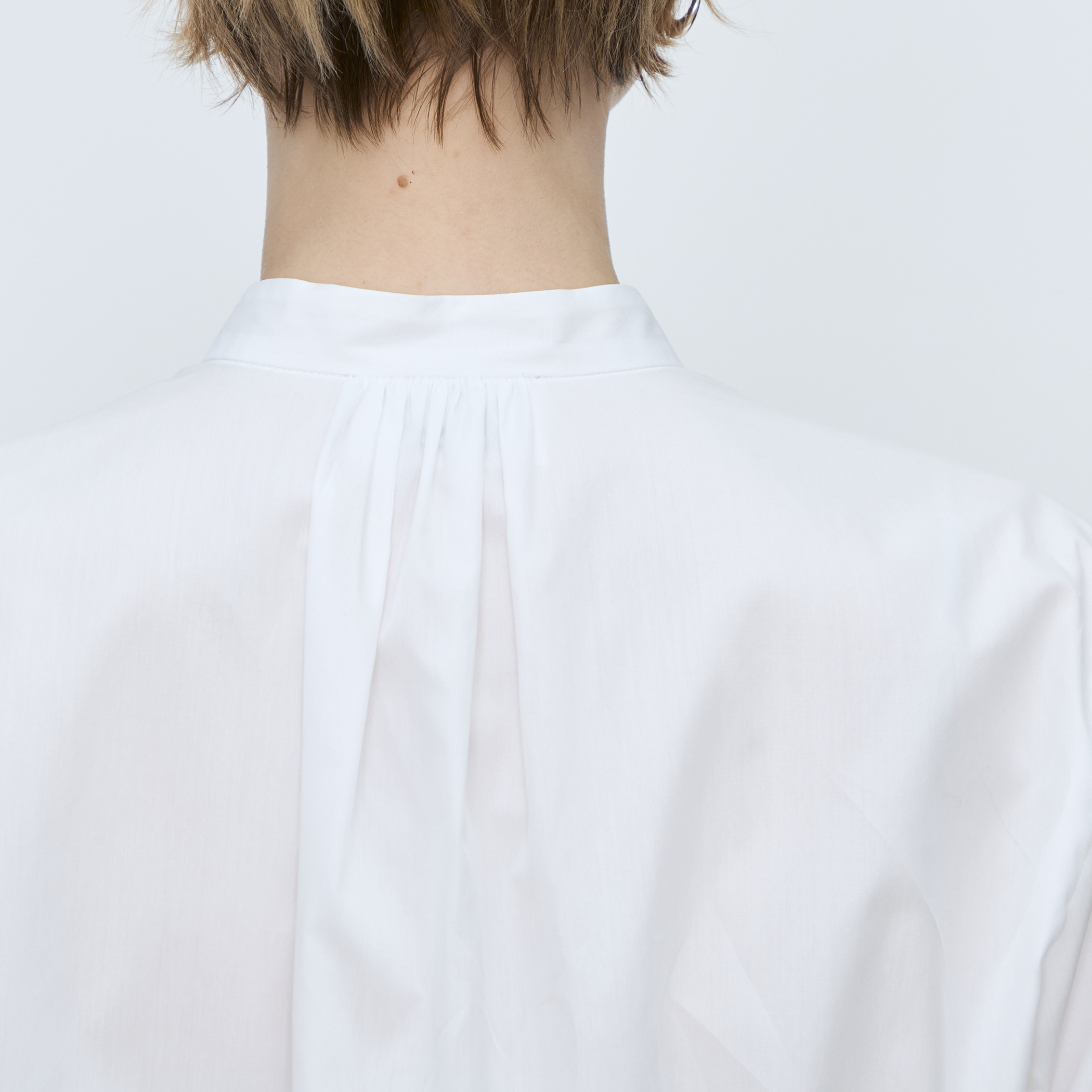 カラミフラワー ネックタックブラウス｜トゥモローランド 公式サイト
