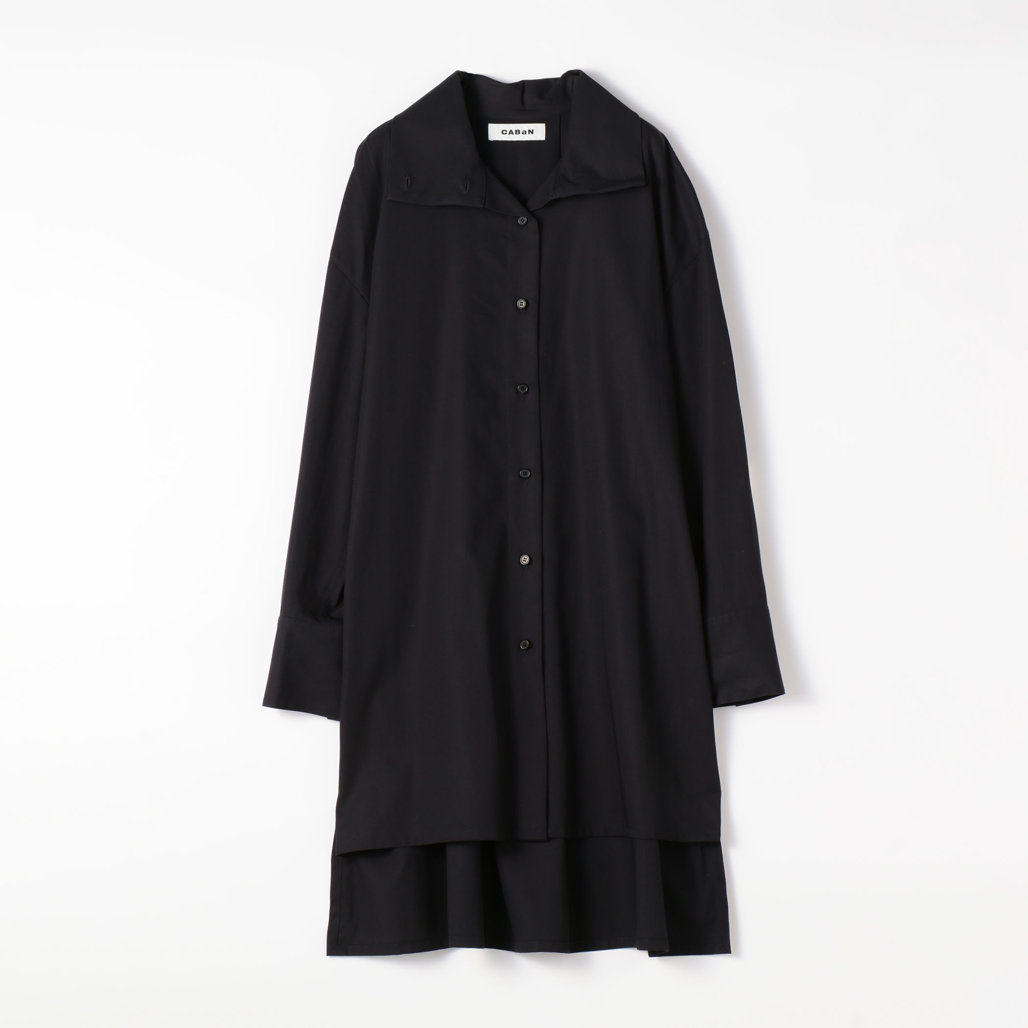 CABaN ハイツイストサテン ハイネックロングシャツ｜トゥモローランド 