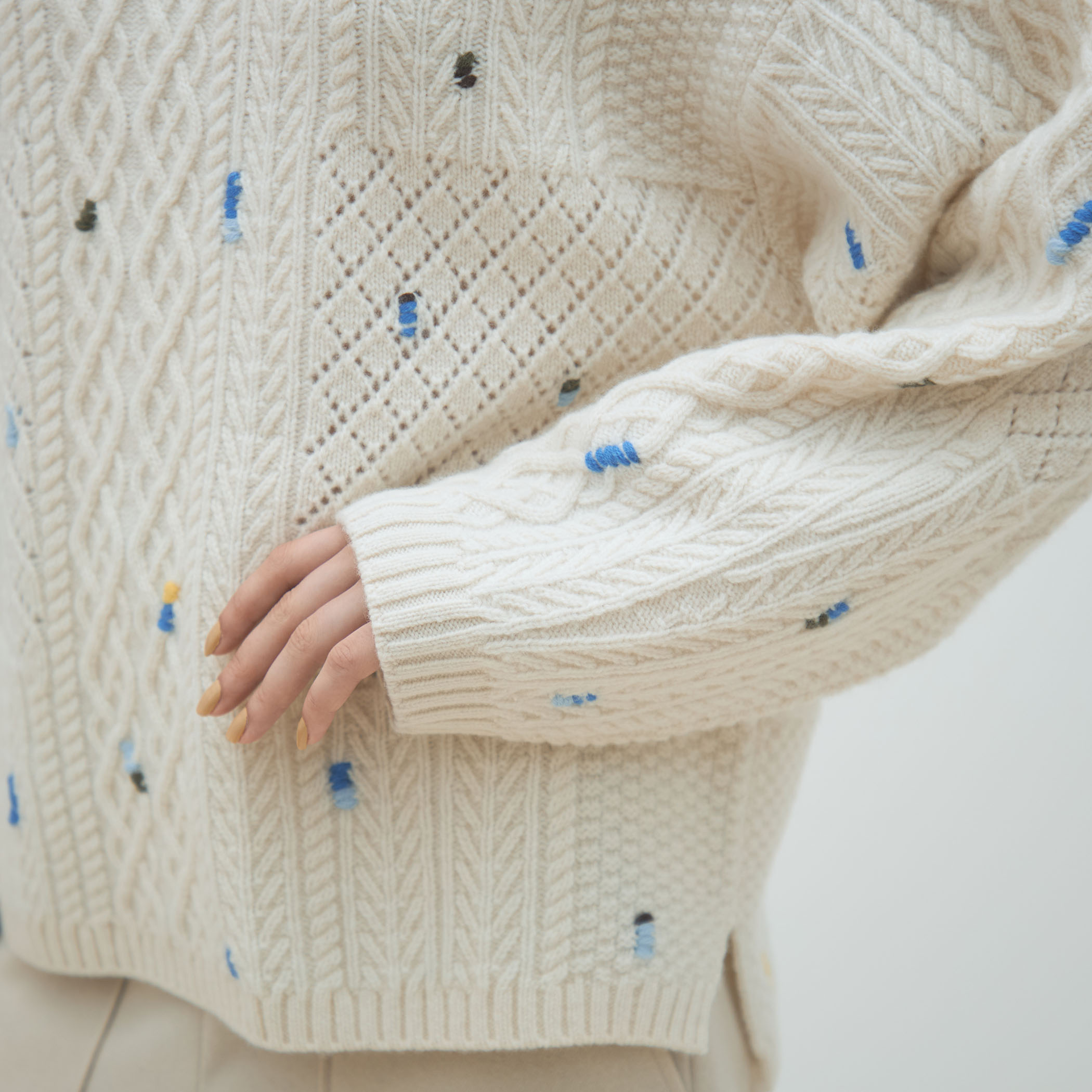 ケーブルエンブロイダリー ボートネックプルオーバー