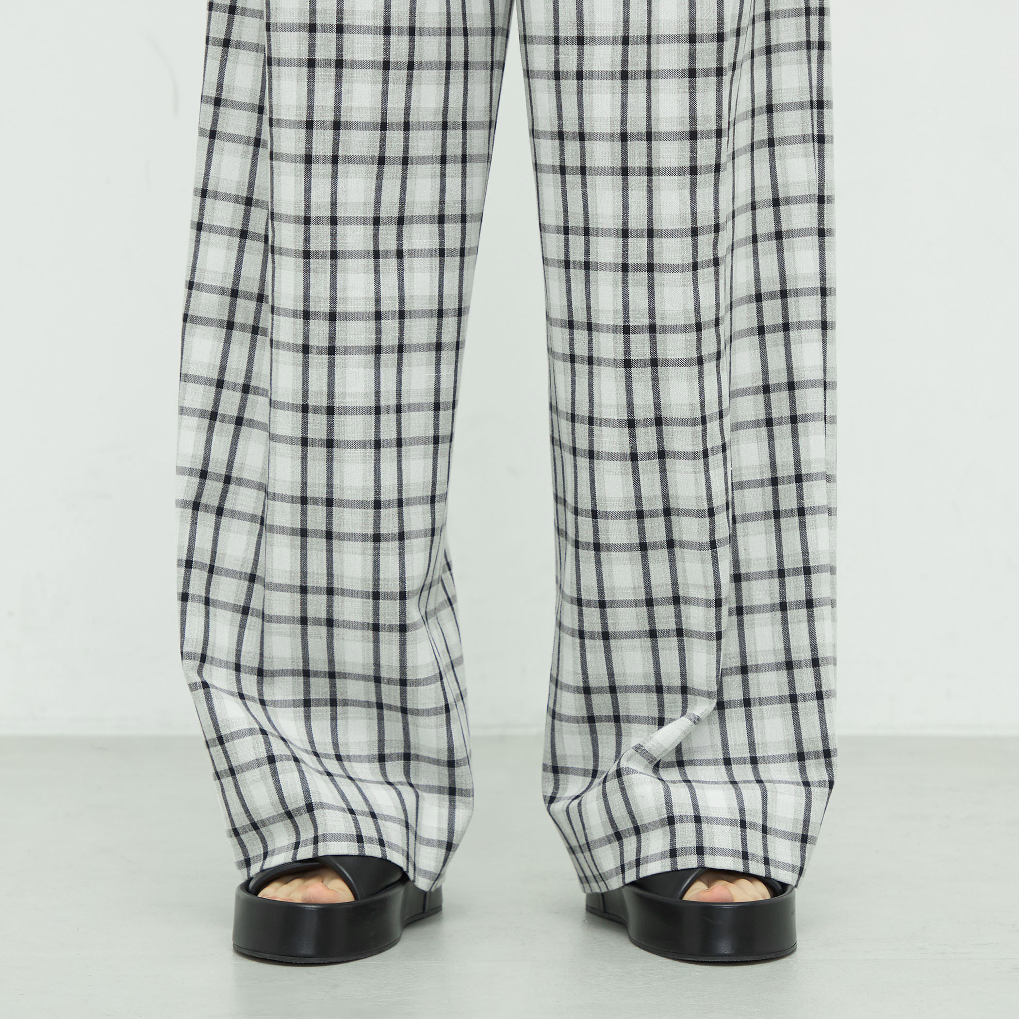 モノトーンチェック 1タックワイドパンツ｜トゥモローランド