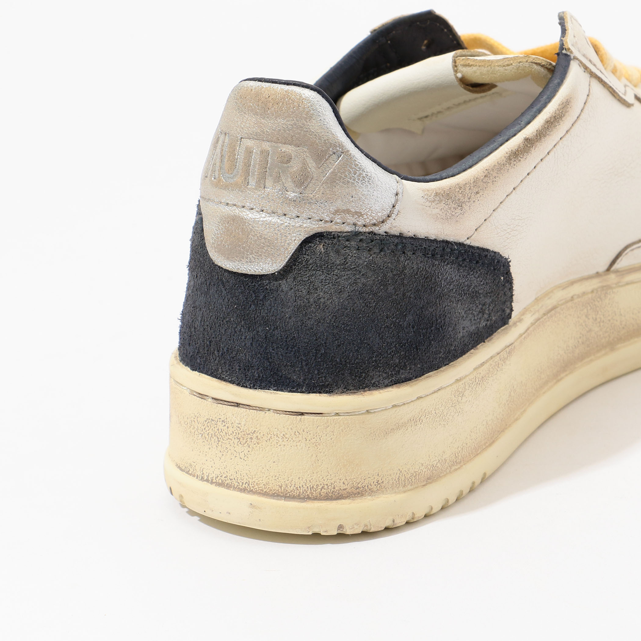 【送料&関税込】Autry Sup Vint Sneakers Autry Action Shoes WMNS SUP VINT LOW Beige | BSTN Store
