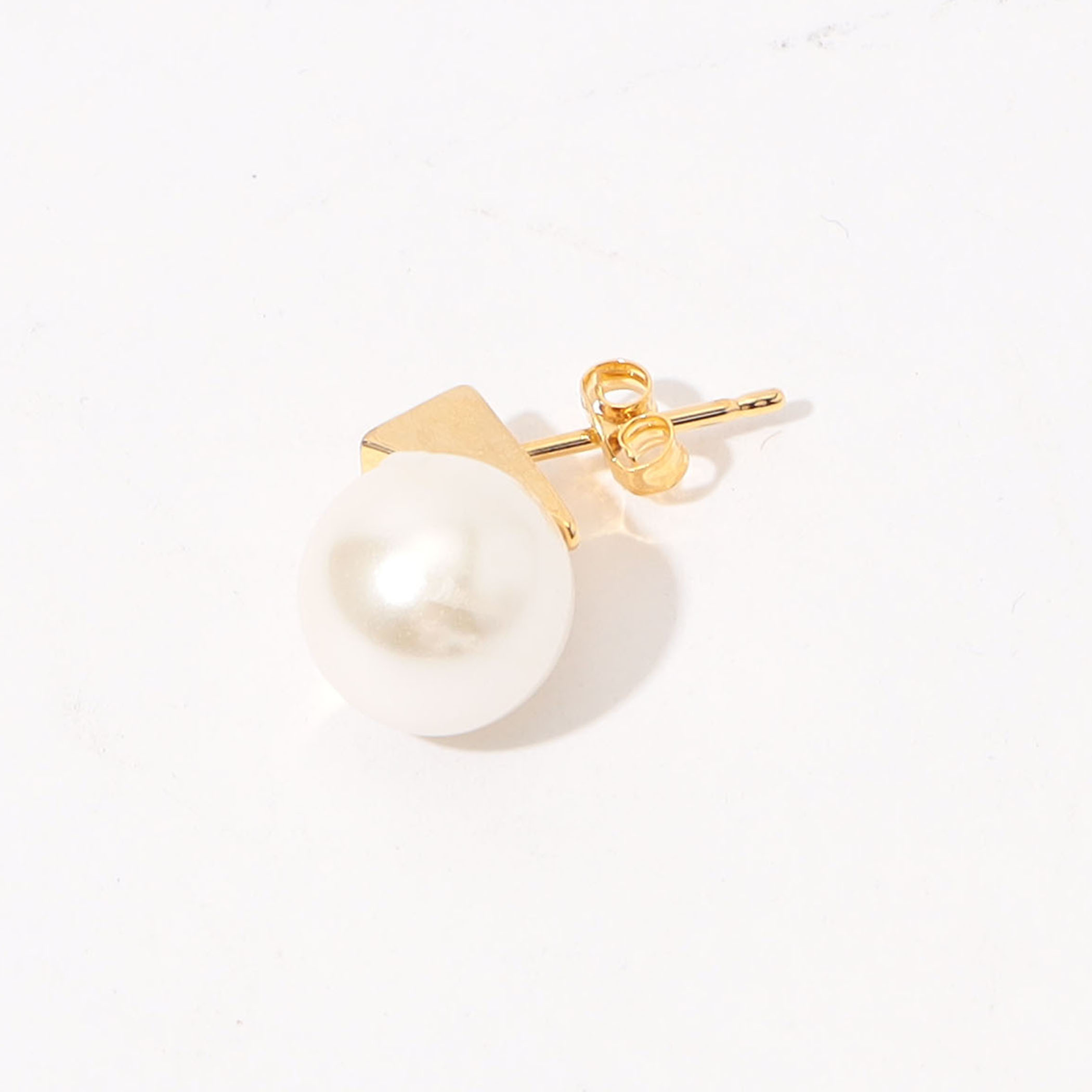 januka パール付きピアス 別注】januka×TOMORROWLAND モチーフパールピアス
