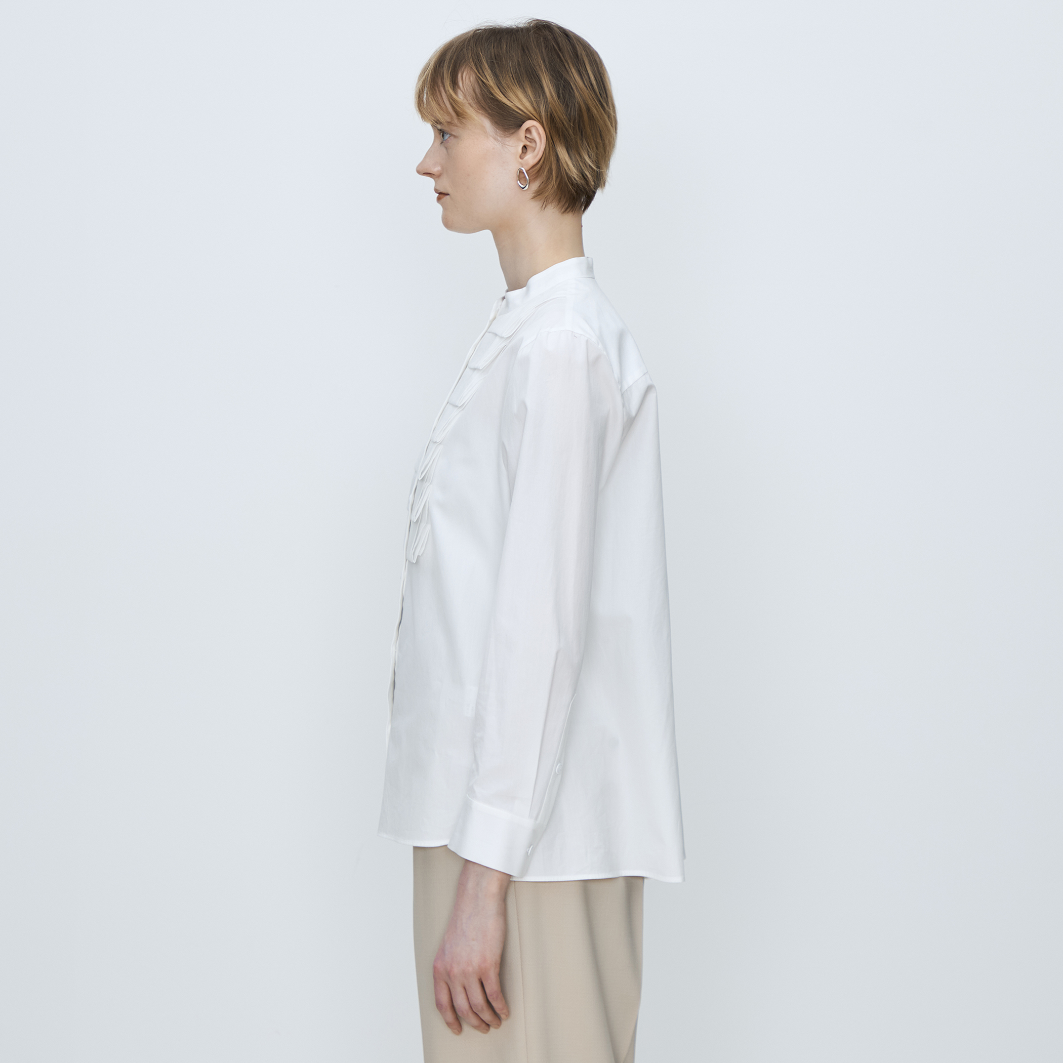 美品❣️TOMORROWLAND コンパクトブロードタックブラウス 24SS コンパクトブロード タックブラウス｜トゥモローランド 公式通販