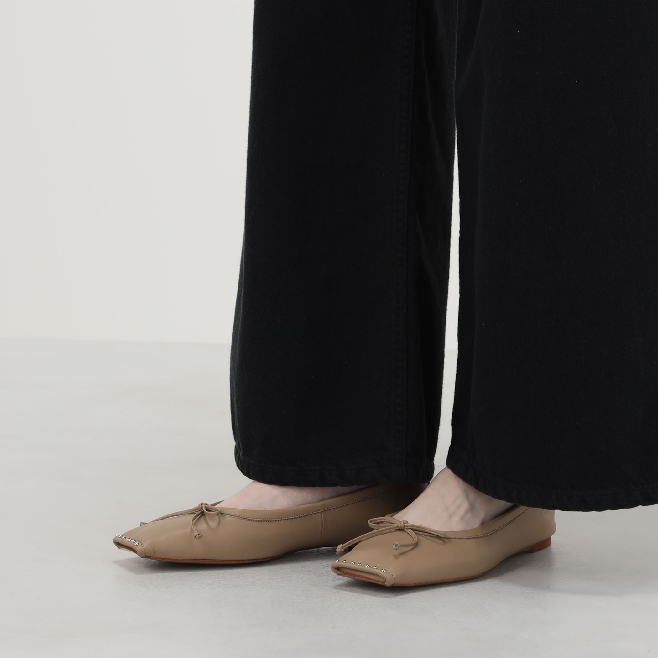 CHEMBUR SQ FLAT STUDS BALLET シューズ｜トゥモローランド 公式サイト