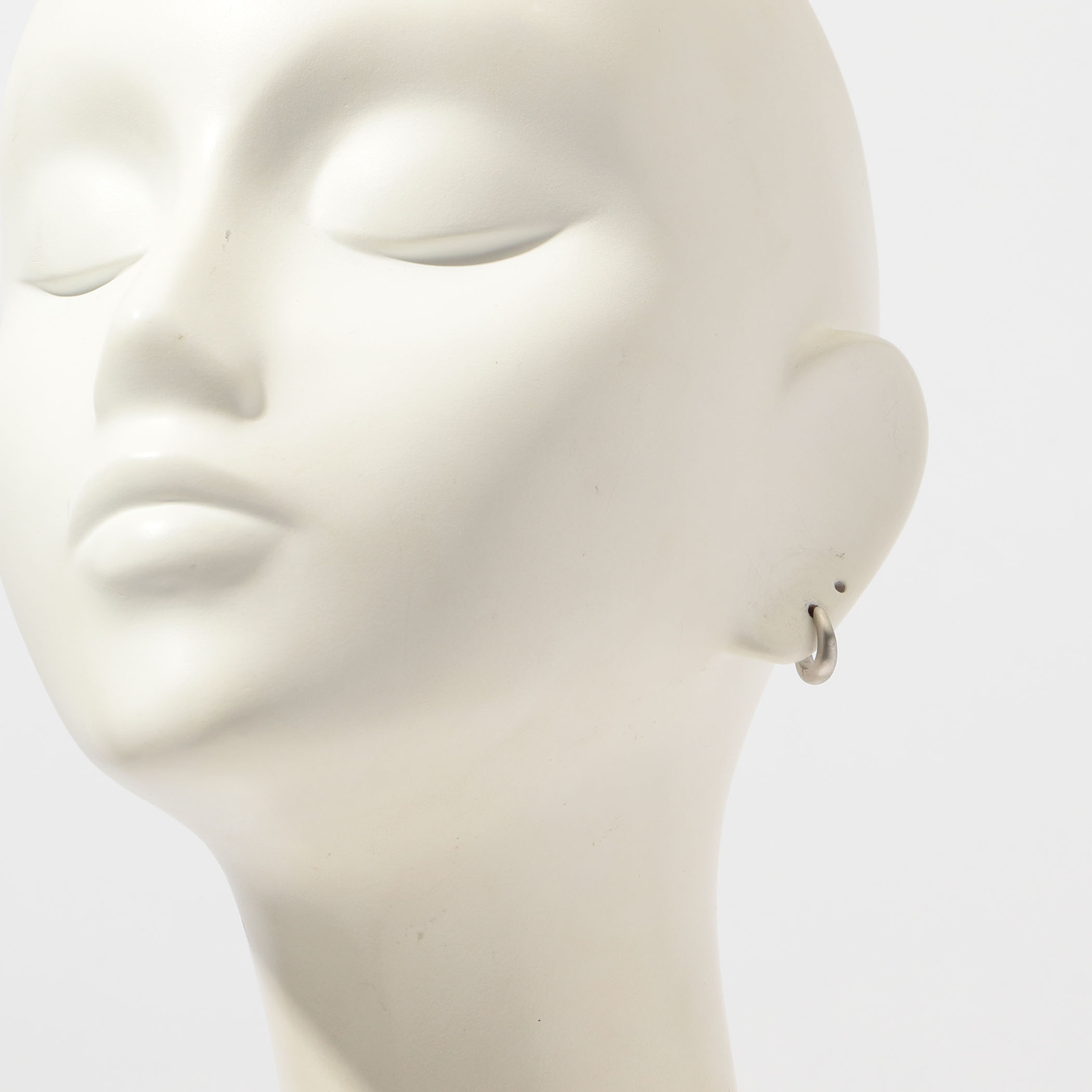 別注】TOM WOOD×TOMORROWLAND Liz Huggies Satin ピアス