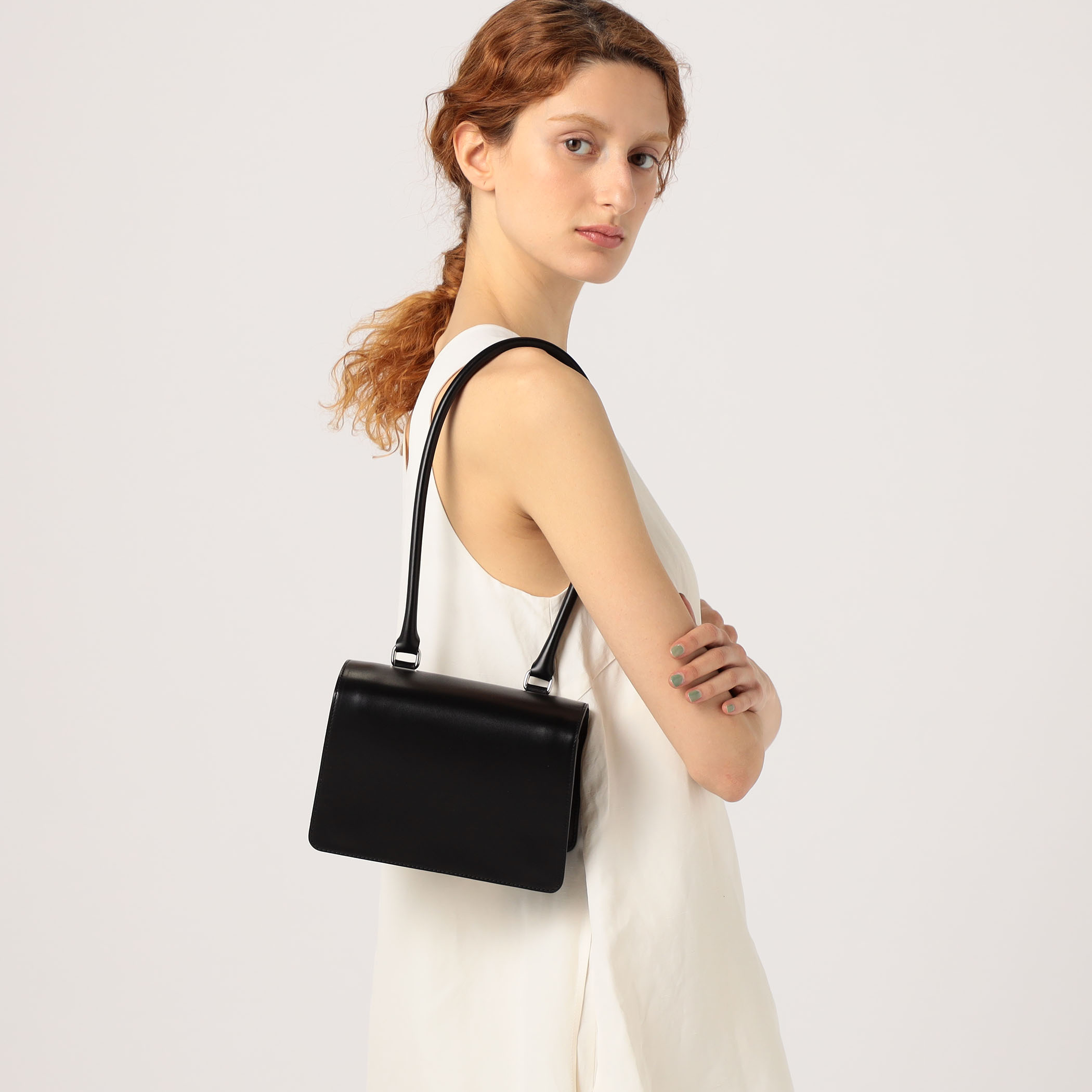 □BUCKET BAGGAGE ロングハンドル フラップバッグ｜トゥモローランド