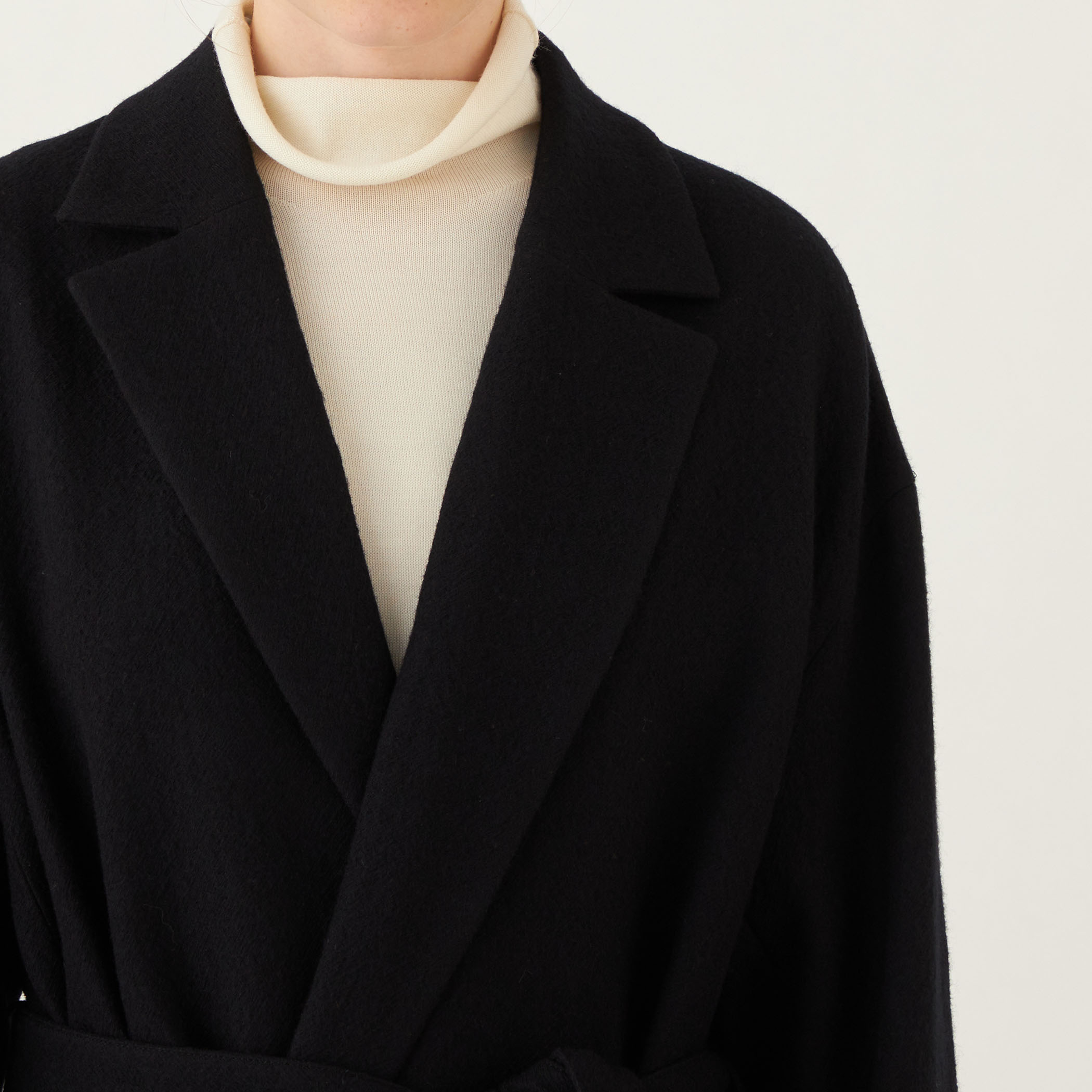 532 美品✨ギャルリーヴィー ベルテッドコートワンピース 定価5.1万 シルク 532 美品✨ギャルリーヴィー ベルテッドコートワンピース 定価