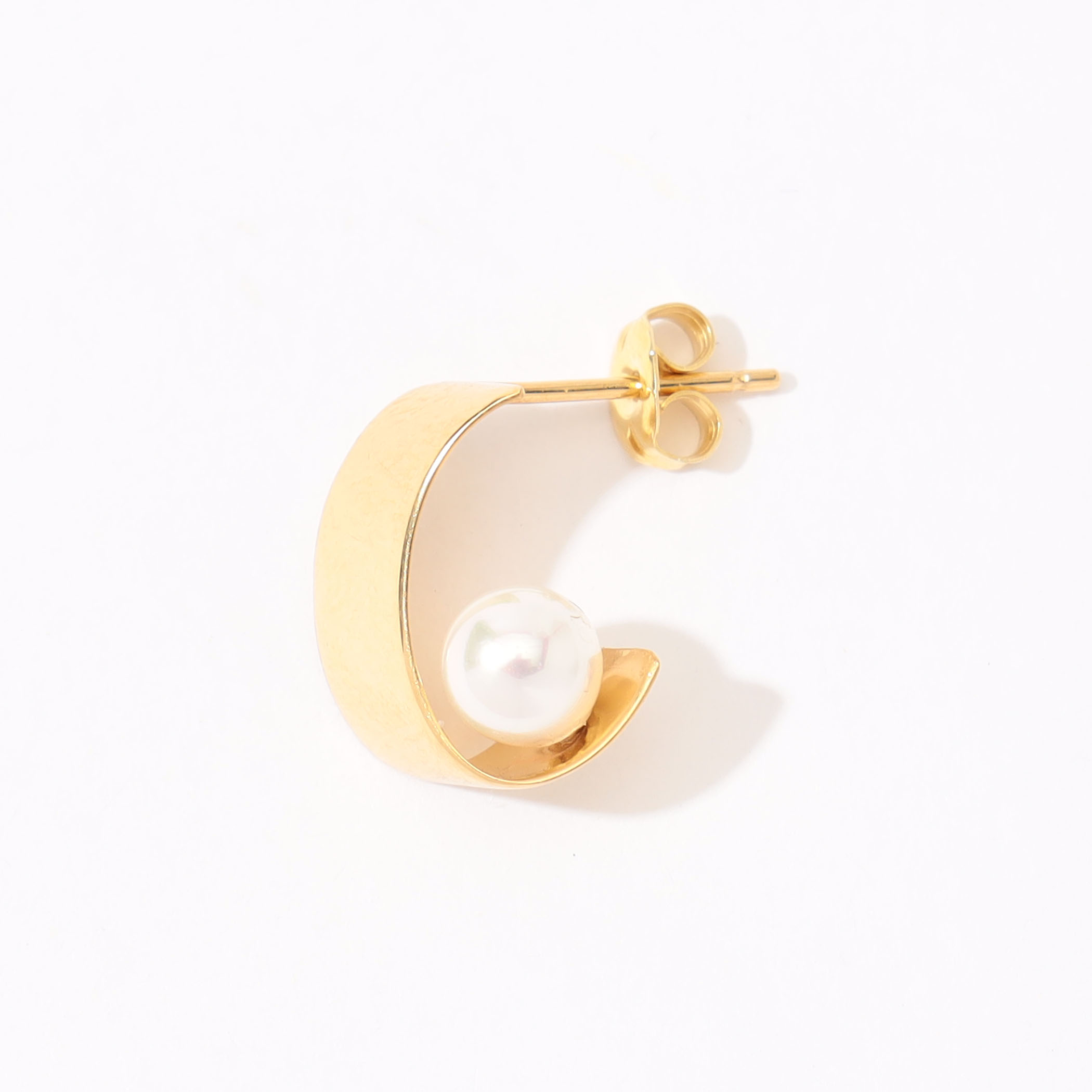 別注】januka×TOMORROWLAND ハーフフープ パールピアス