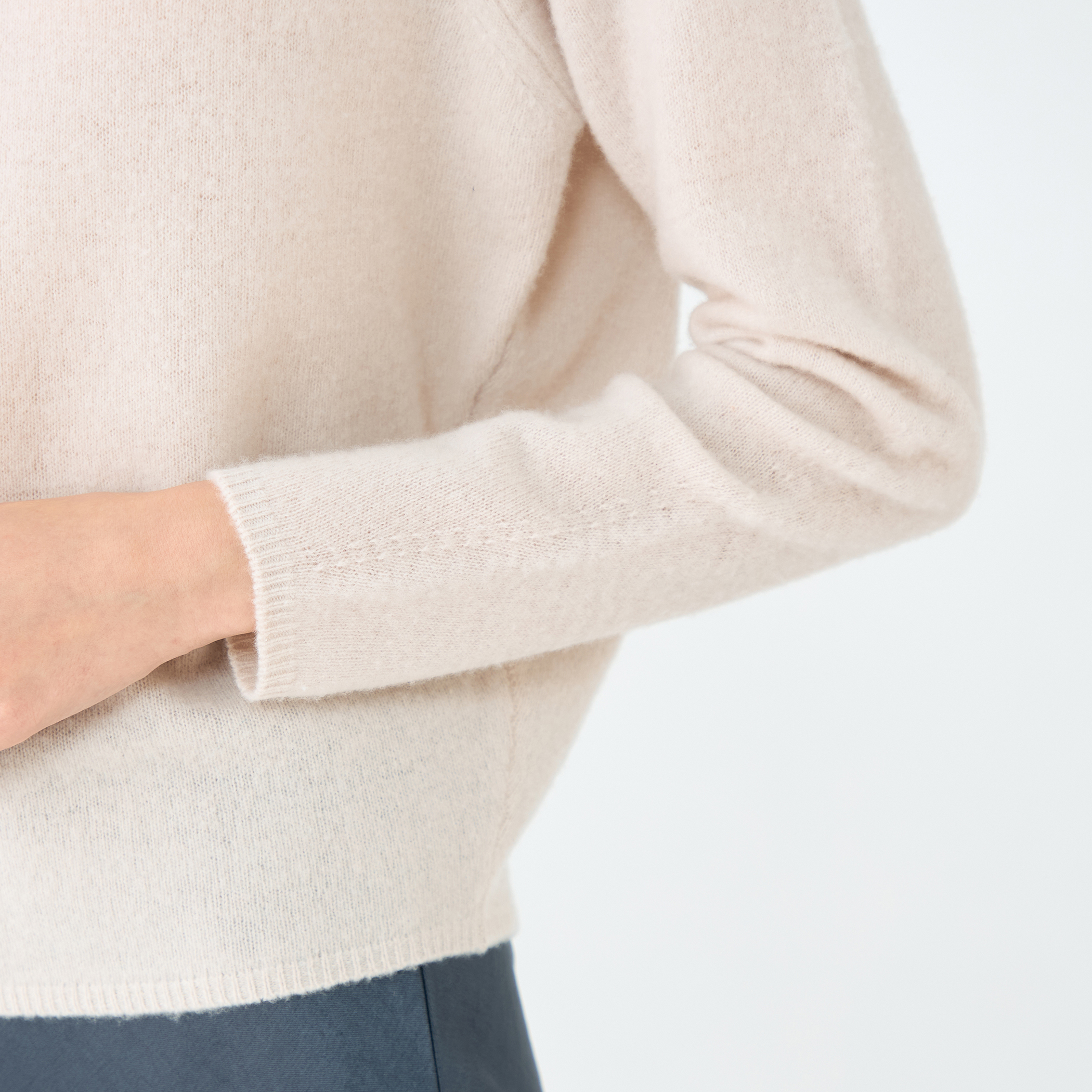 ウルトラファインウール ハイネックプルオーバー｜トゥモローランド