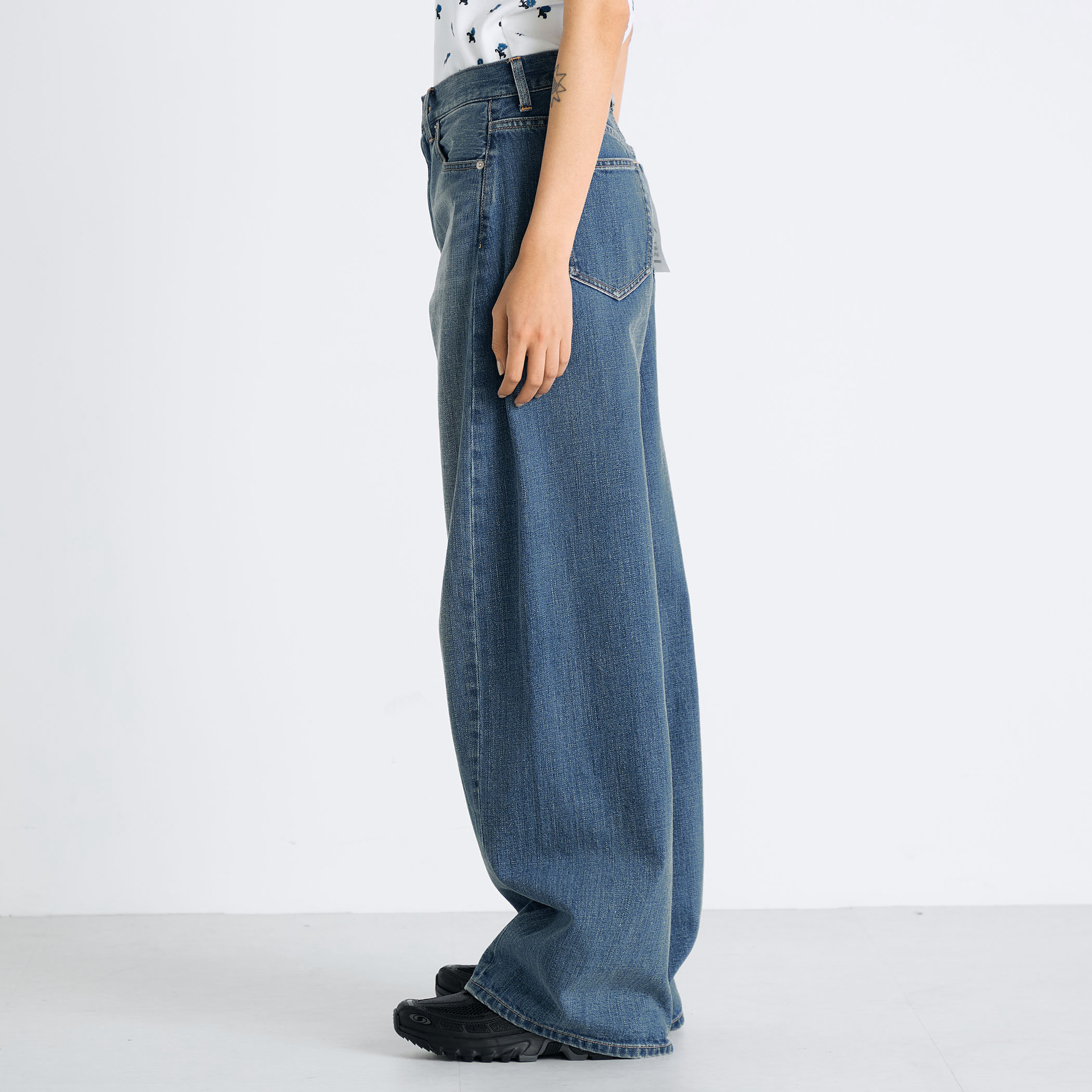 エッセンシャルデニム バルーンパンツ｜トゥモローランド 公式通販