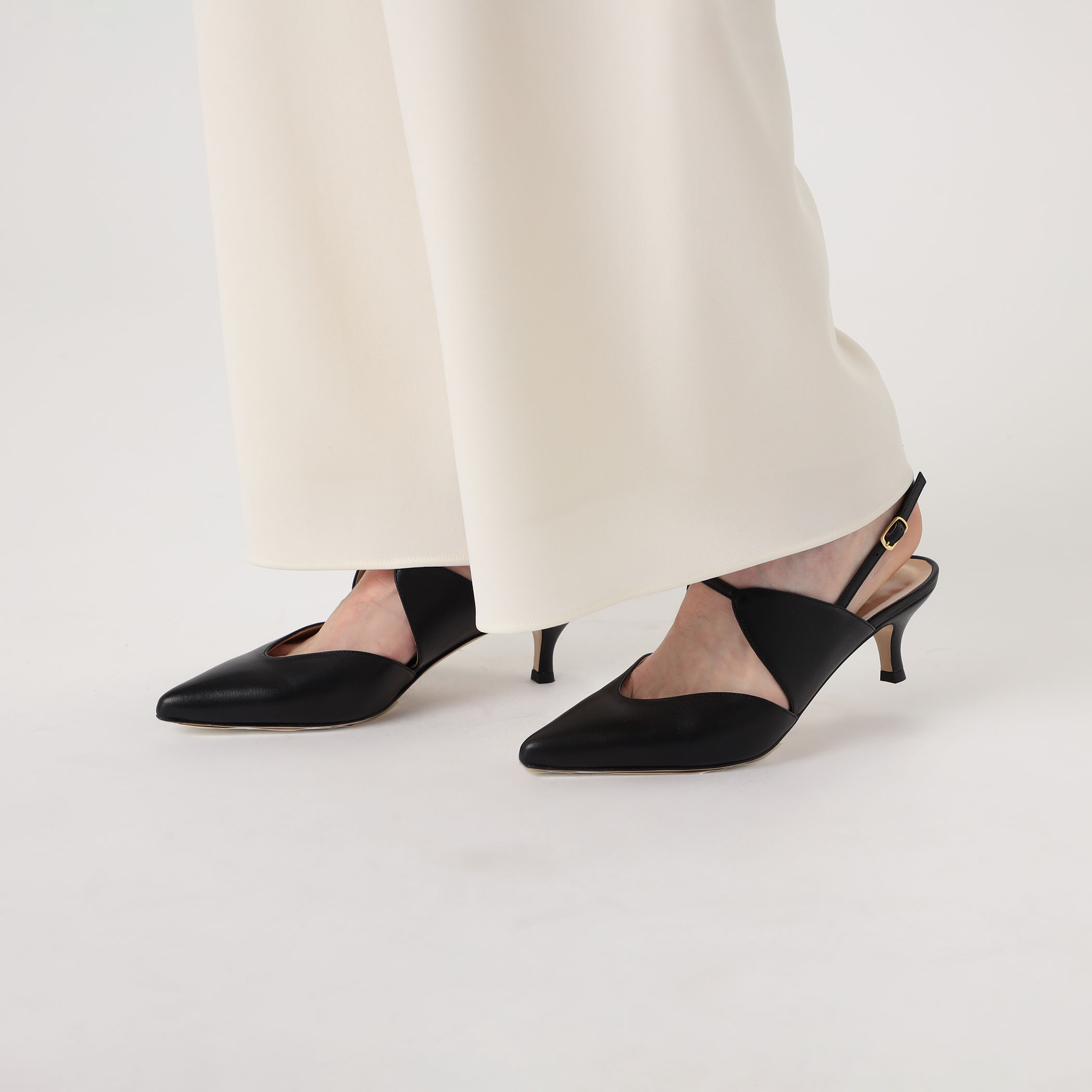 plageネブローニパンプスベージュ3522.5 plageネブローニパンプスベージュ3522.5 （NEBULONI E. CUTWORK