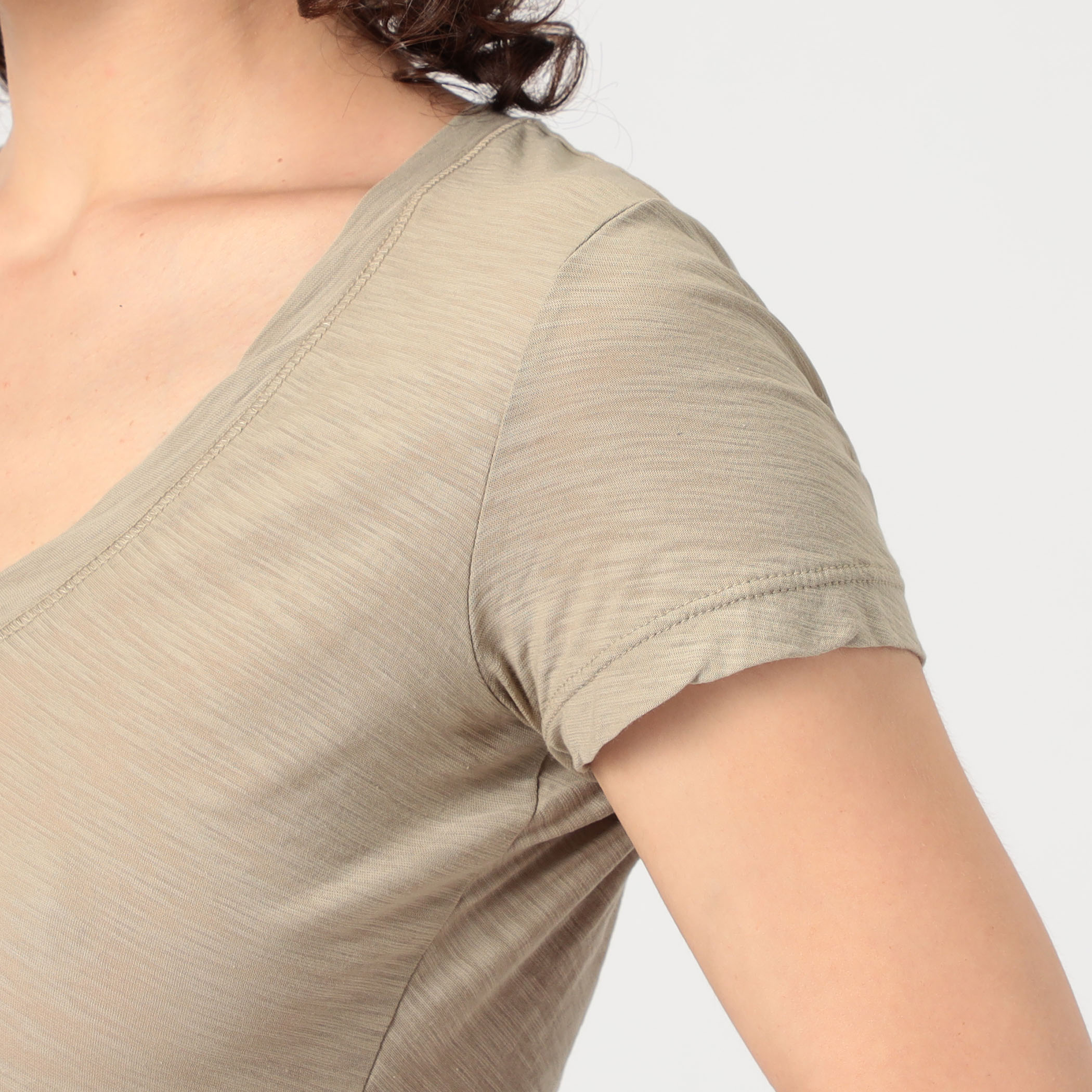 【JAMES PERSE】スラブジャージー ＶネックＴシャツ WUA3695 スラブジャージー VネックTシャツ WUA3695 | JAMES