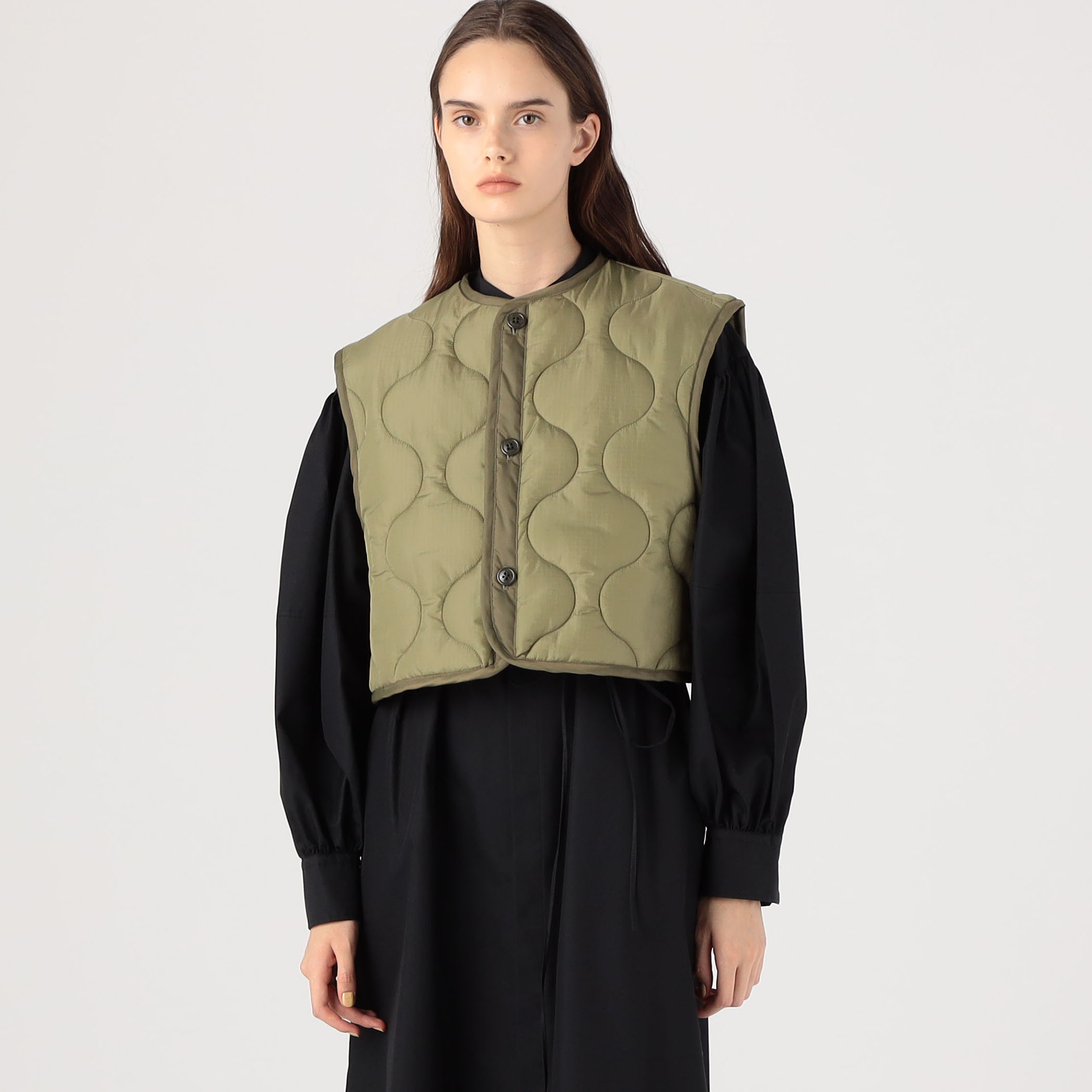 HYKE QUILTED CROPPED VEST 黒 2023FW 17403