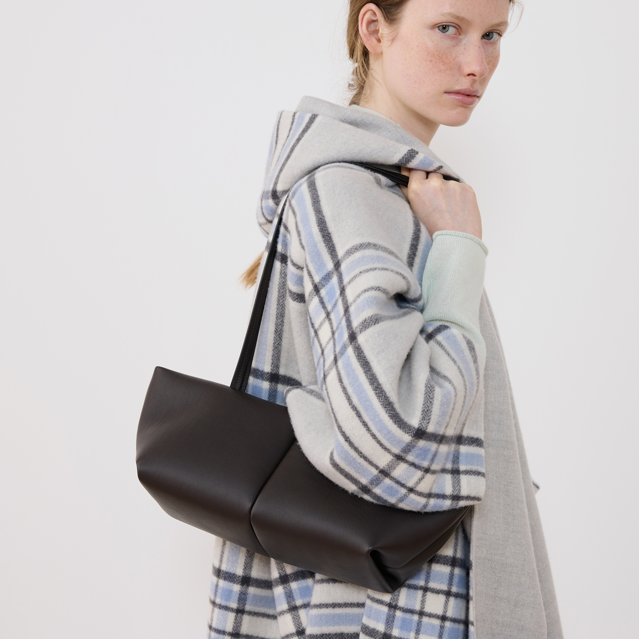 MAEDEN Boulvad sling ショルダーバッグ｜トゥモローランド 公式サイト