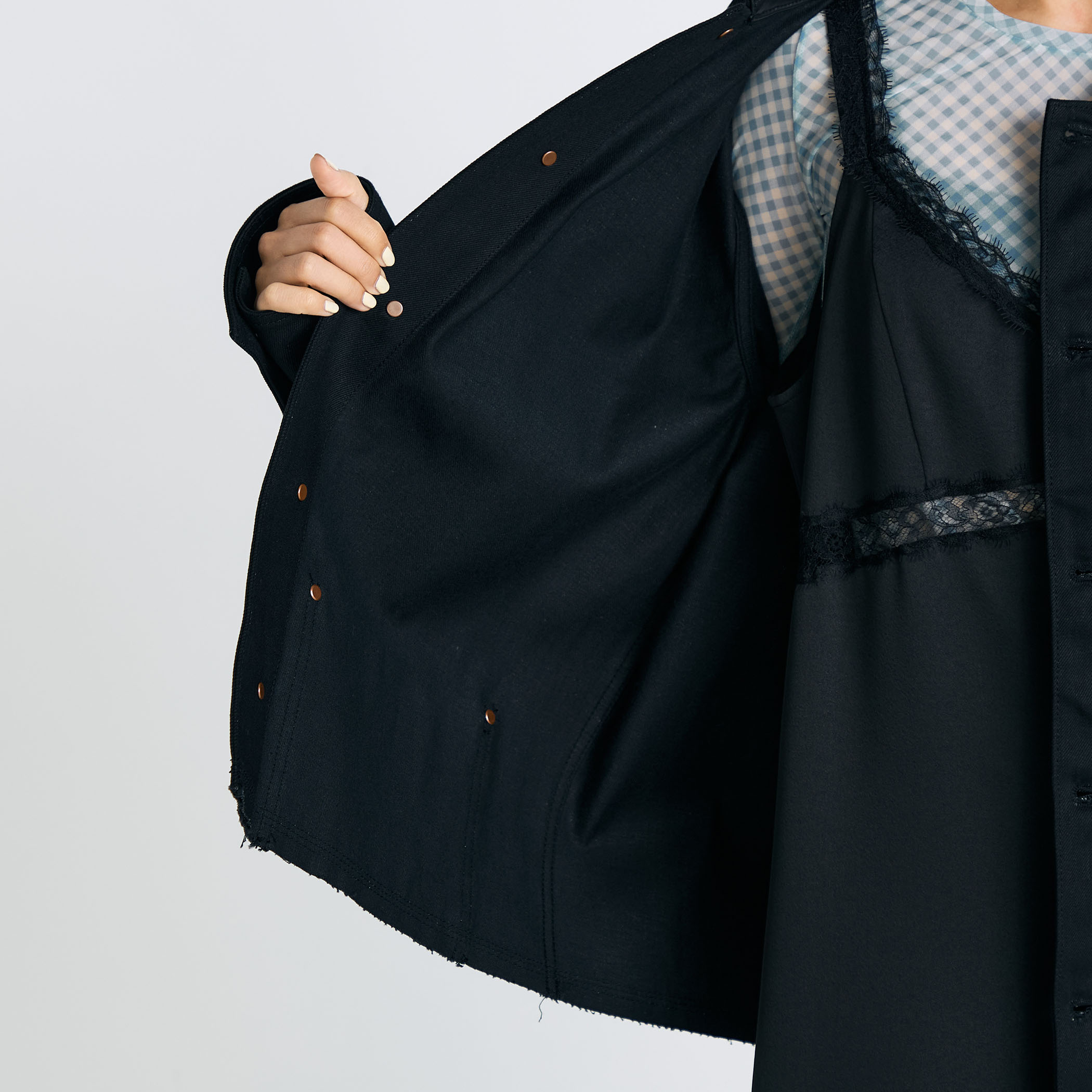 カットオフ ブラックデニム カバーオール｜トゥモローランド 公式通販