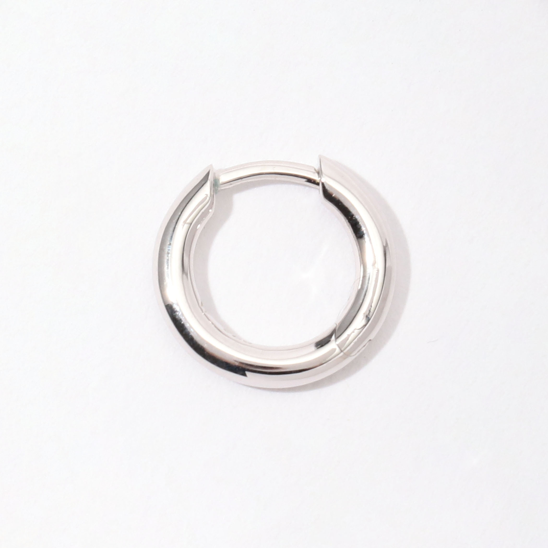 TOM WOOD Classic Hoop Small ピアス｜トゥモローランド 公式通販