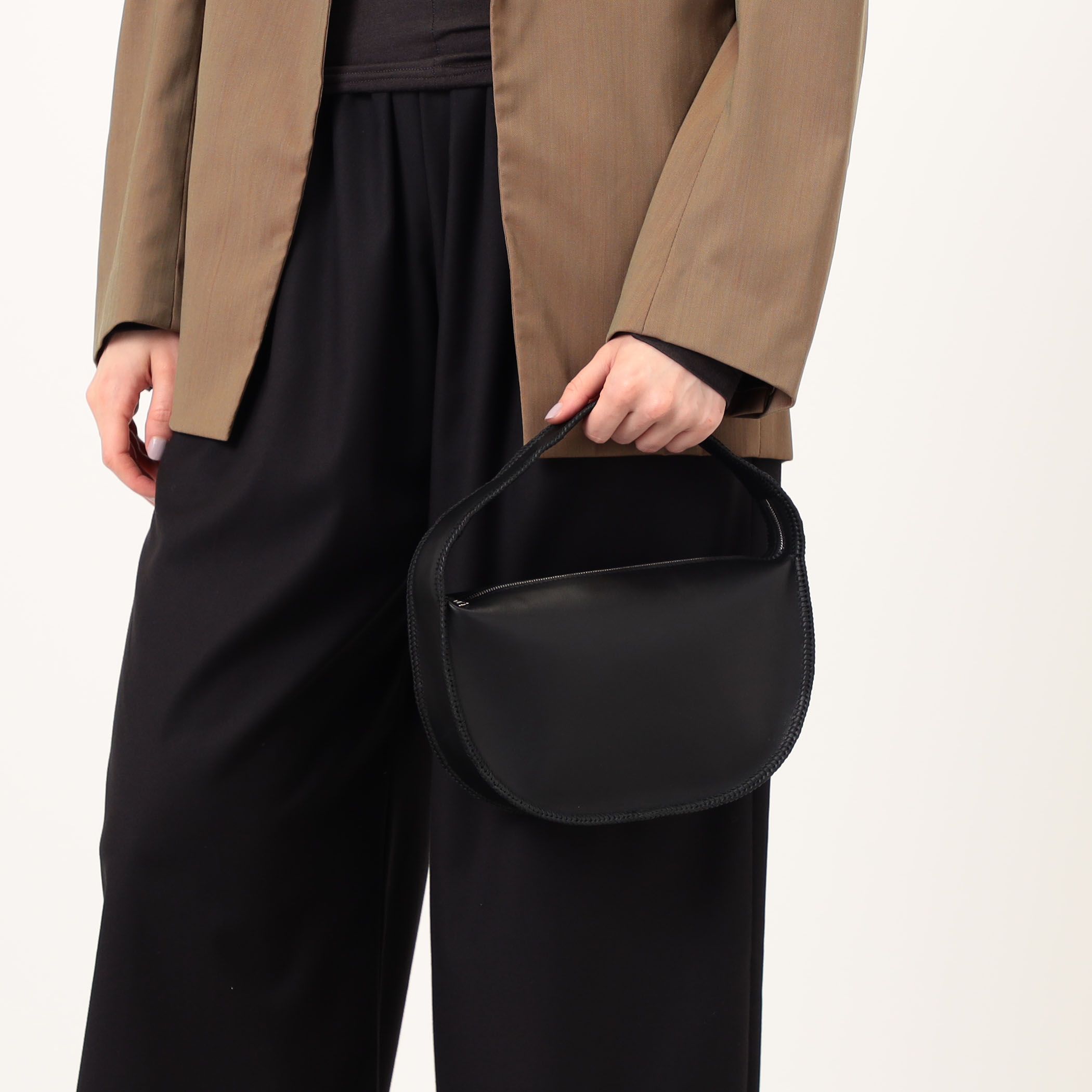 Aeta HARF MOON S ハーフムーンバッグ｜トゥモローランド 公式サイト