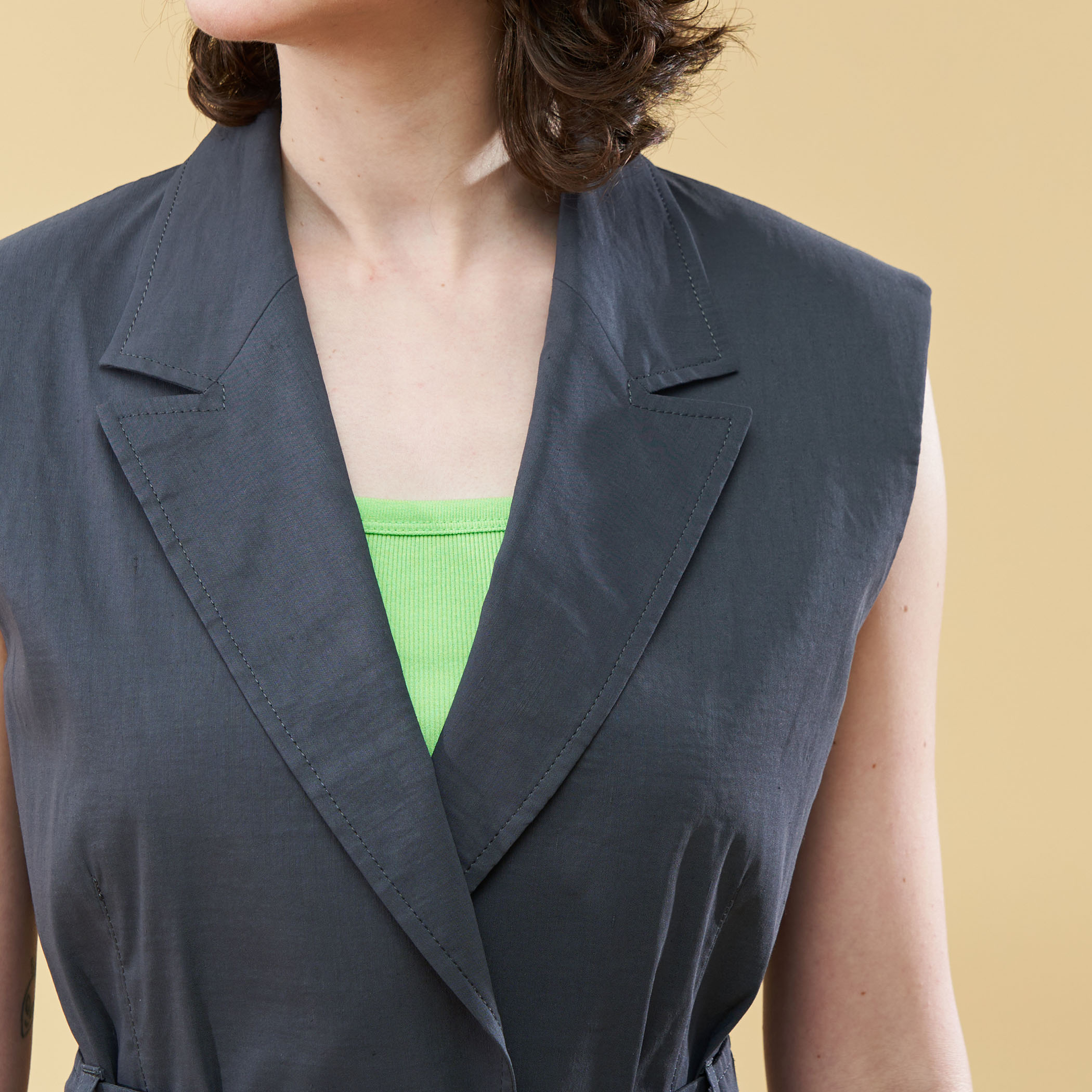 DES PRES (デ プレ) リネン ナイロン ストレッチ Vネック ジレ