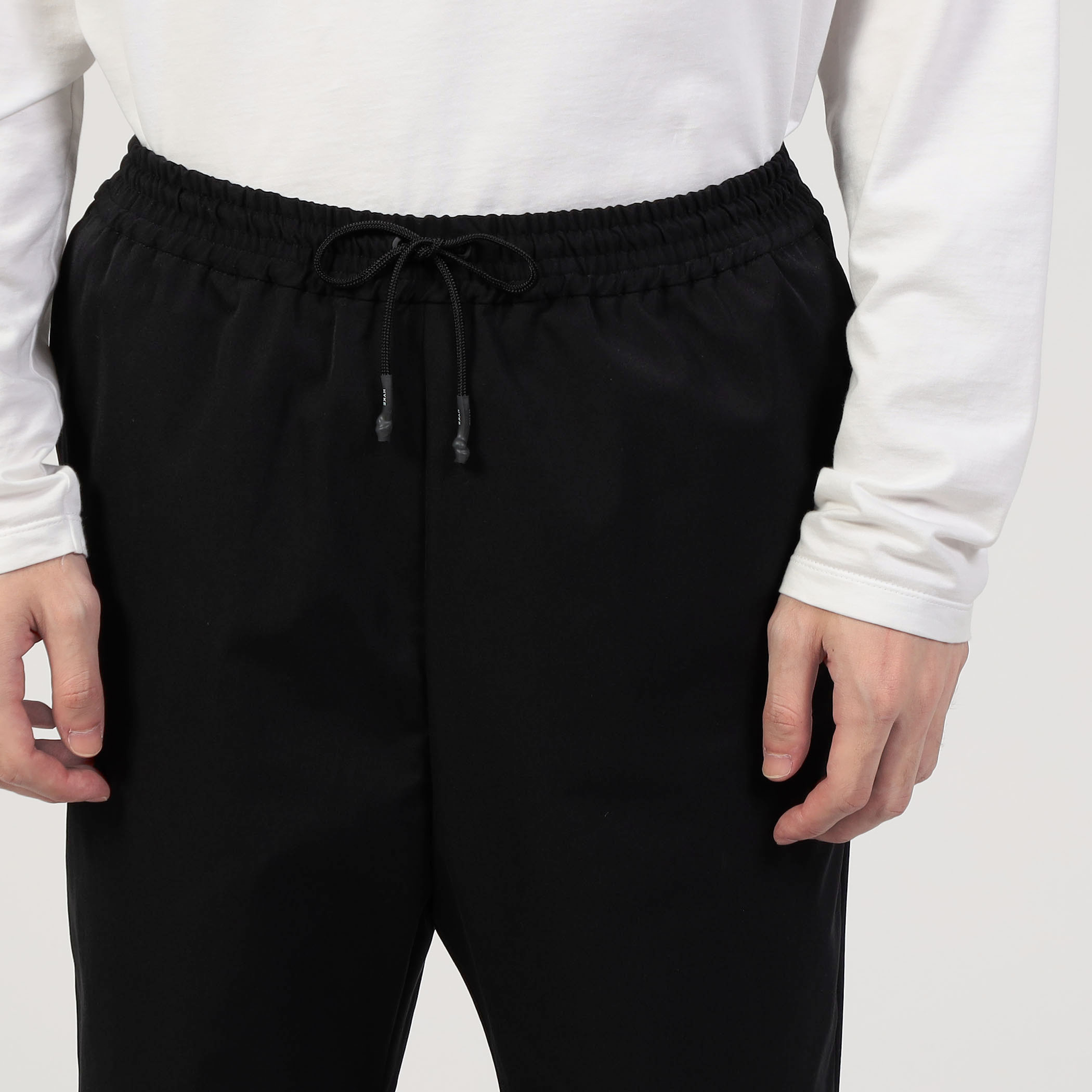 HYKE TASLAN TAPERED PANTS ポリエステル テーパードパンツ