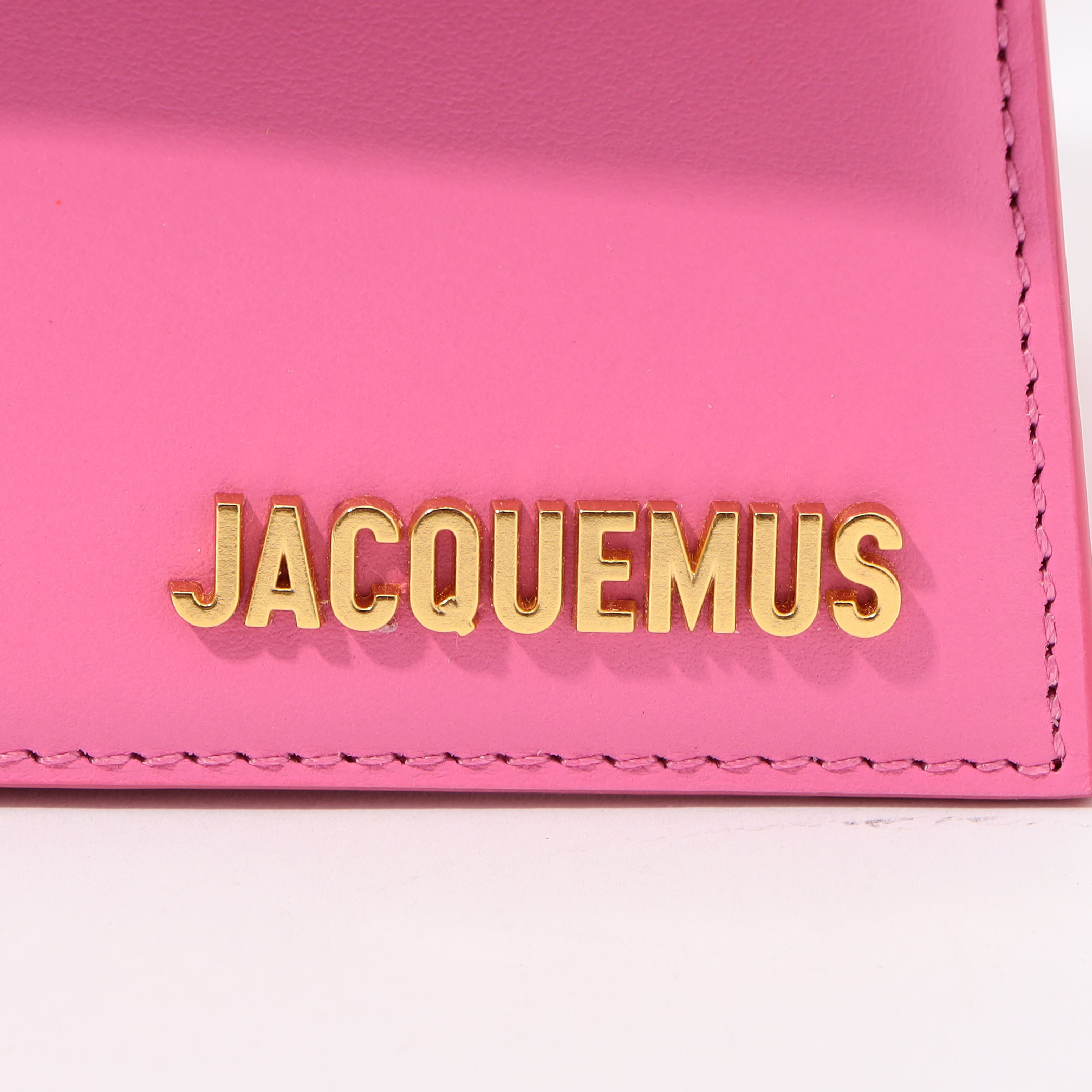 JACQUEMUS ル シキト モワン スモル トトハック 【関税込】 ジャックムスのバッグ】が気になる！表紙で着用。海外セレブ人気