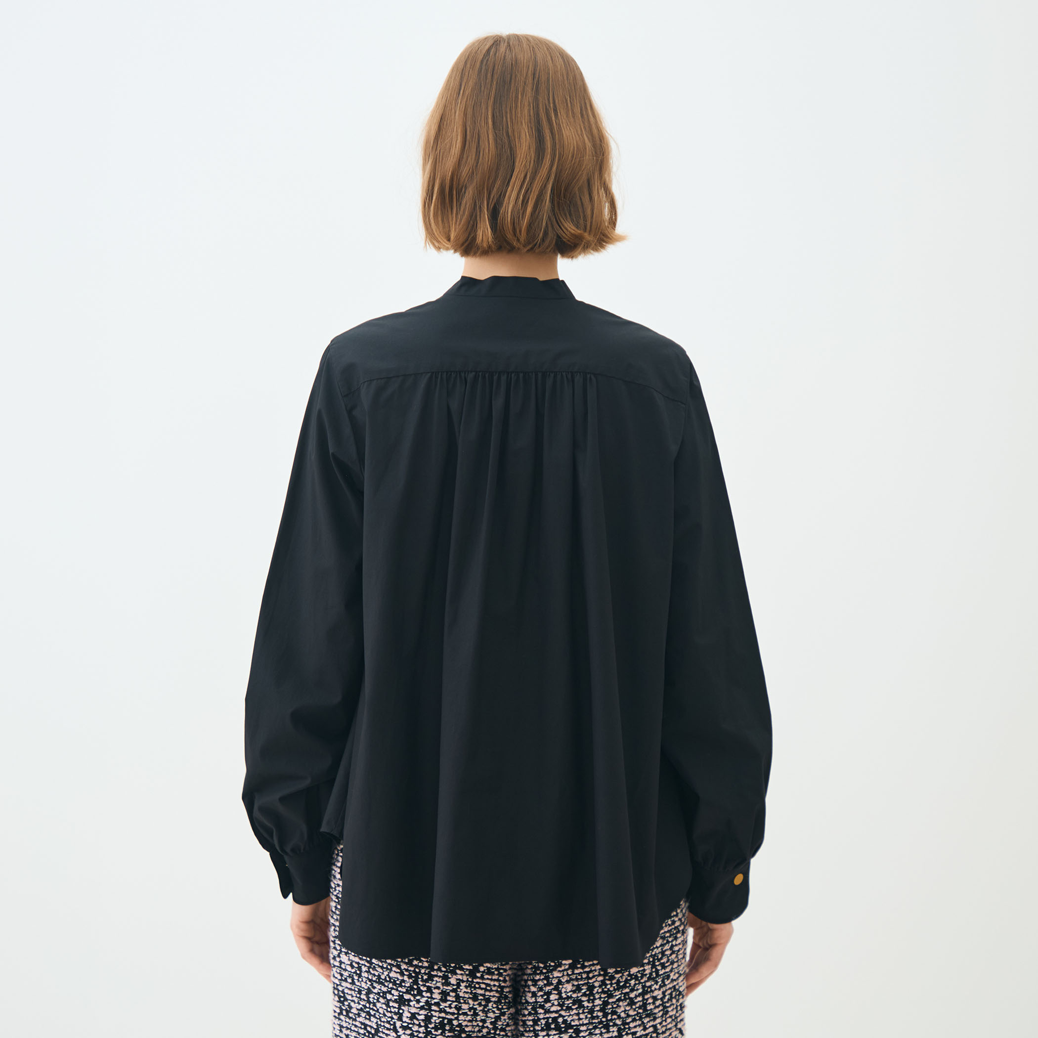 新品未使用　ハグオーワー デニムボウタイブラウス　ブラック CULLNI（クルニ）の「21-AW-027 デニムボウタイシャツ（シャツ